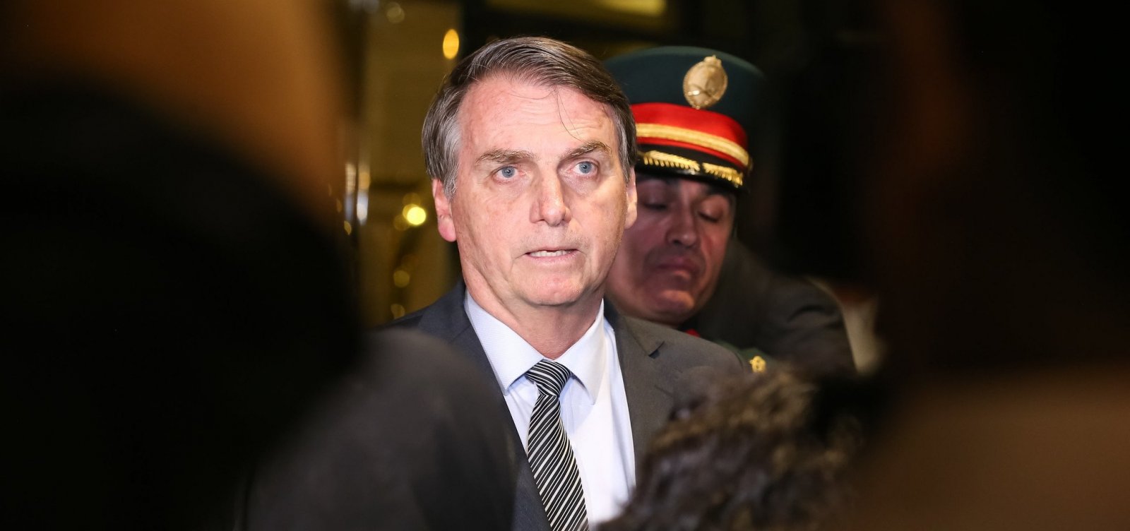 Bolsonaro foge de entrevista após pergunta sobre crítica de ministro do STF