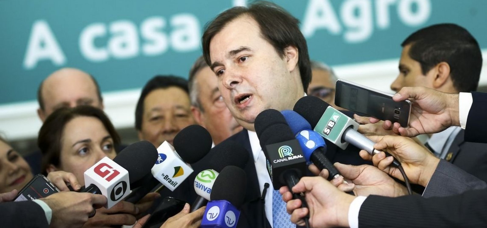 Maia parabeniza Fernández e prega respeito ao resultado das eleições argentinas