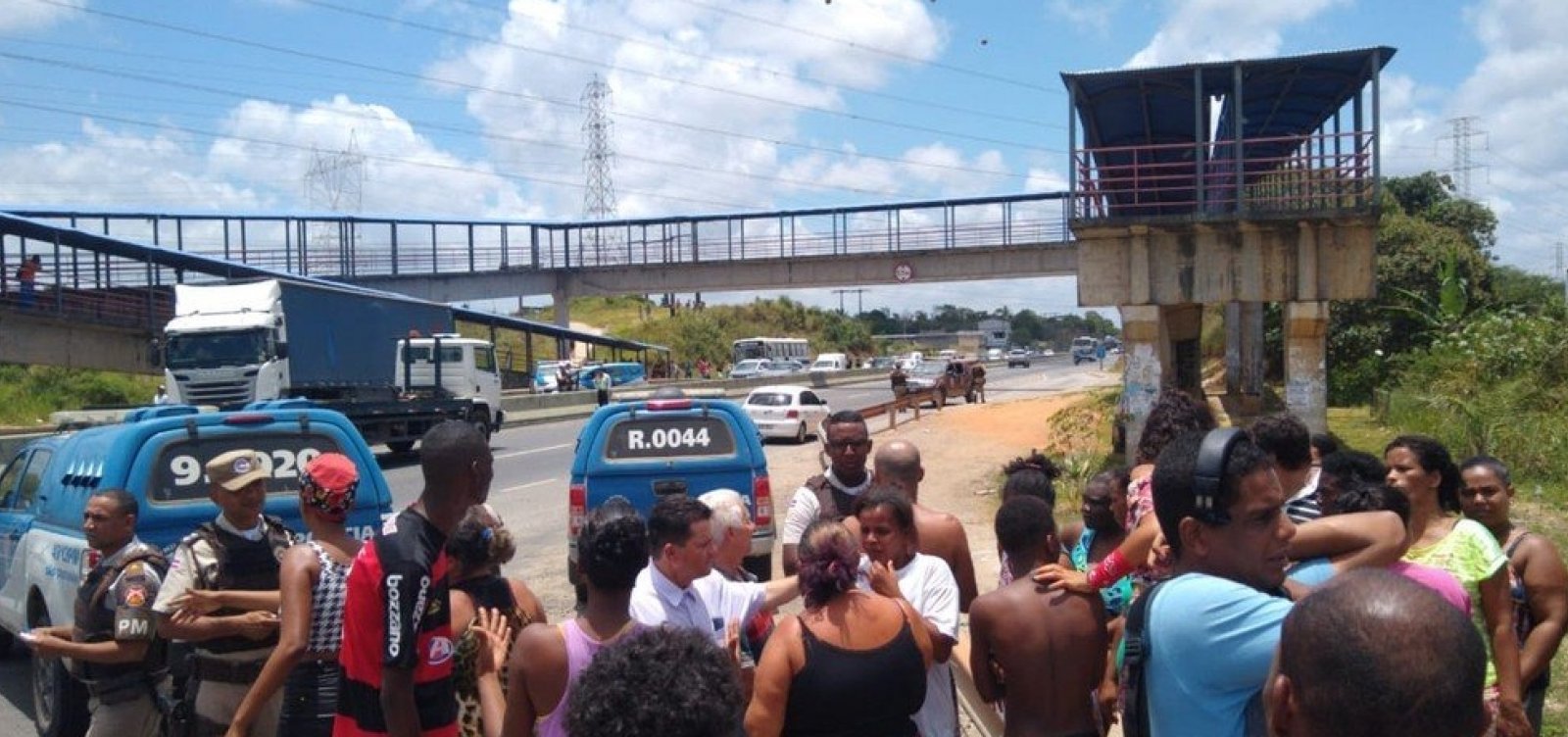 Ônibus deixam de circular no Bosque das Bromélias após protesto contra morte em ação policial