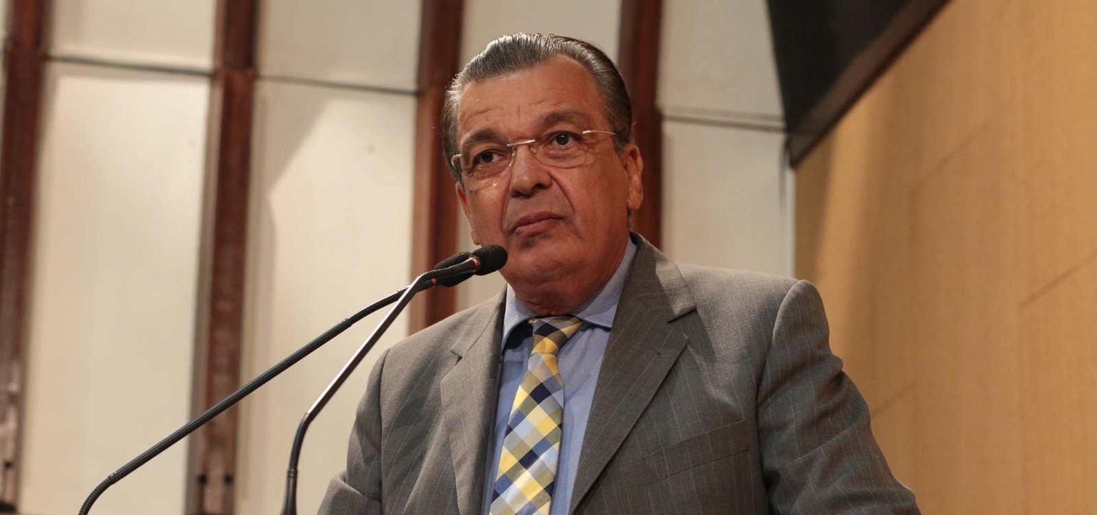 Relator no TRE-BA vota por cassação de Targino Machado; pedido de vista suspende sessão