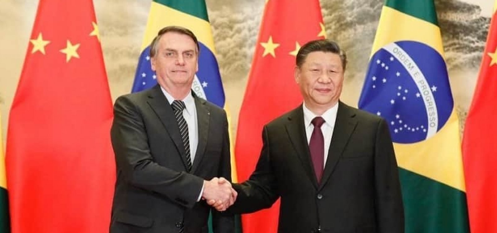 Bolsonaro convida Xi Jinping para 'maior leilão de petróleo e gás da história'