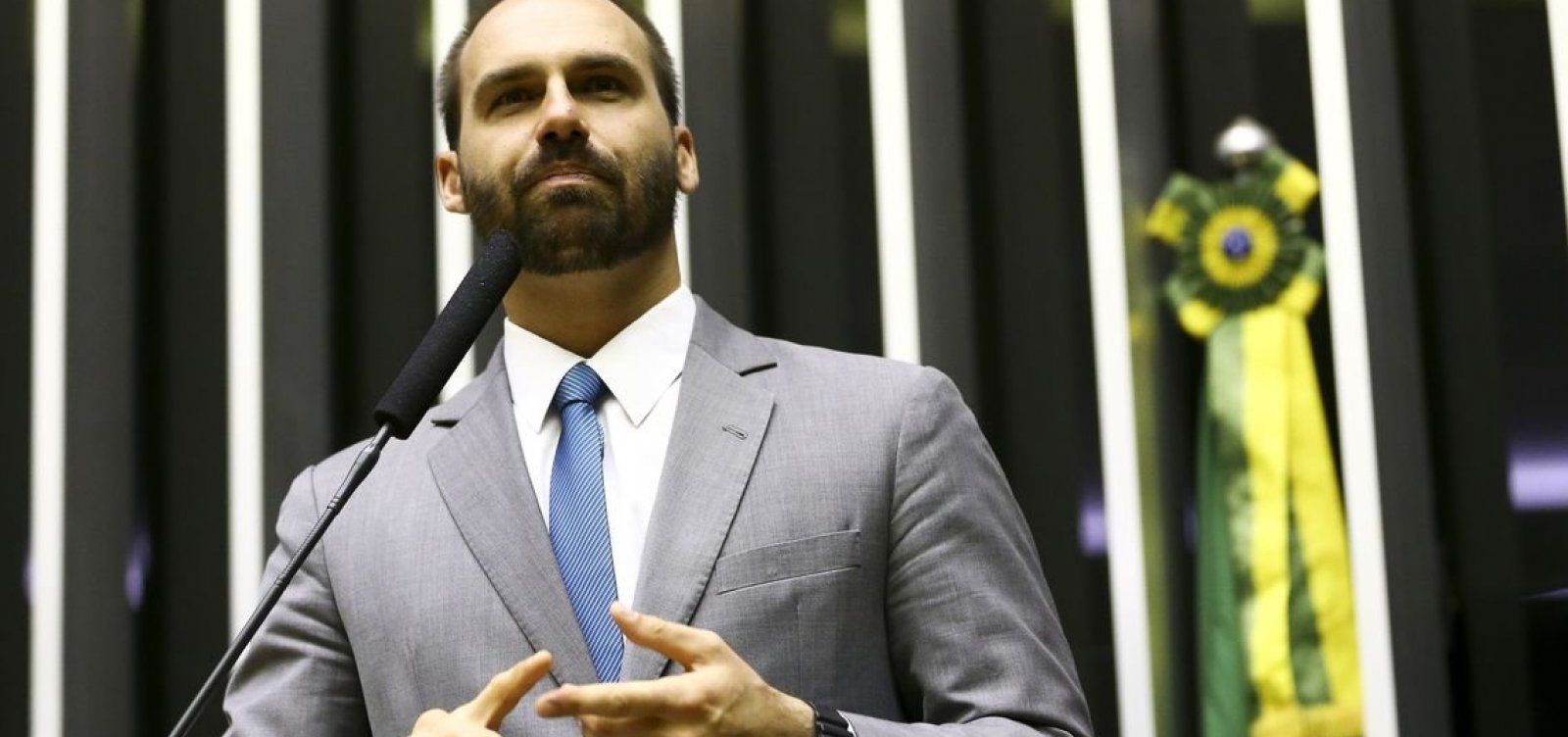 'Se começarem a radicalizar, a gente vai ver a história se repetir', diz Eduardo Bolsonaro sobre Chile