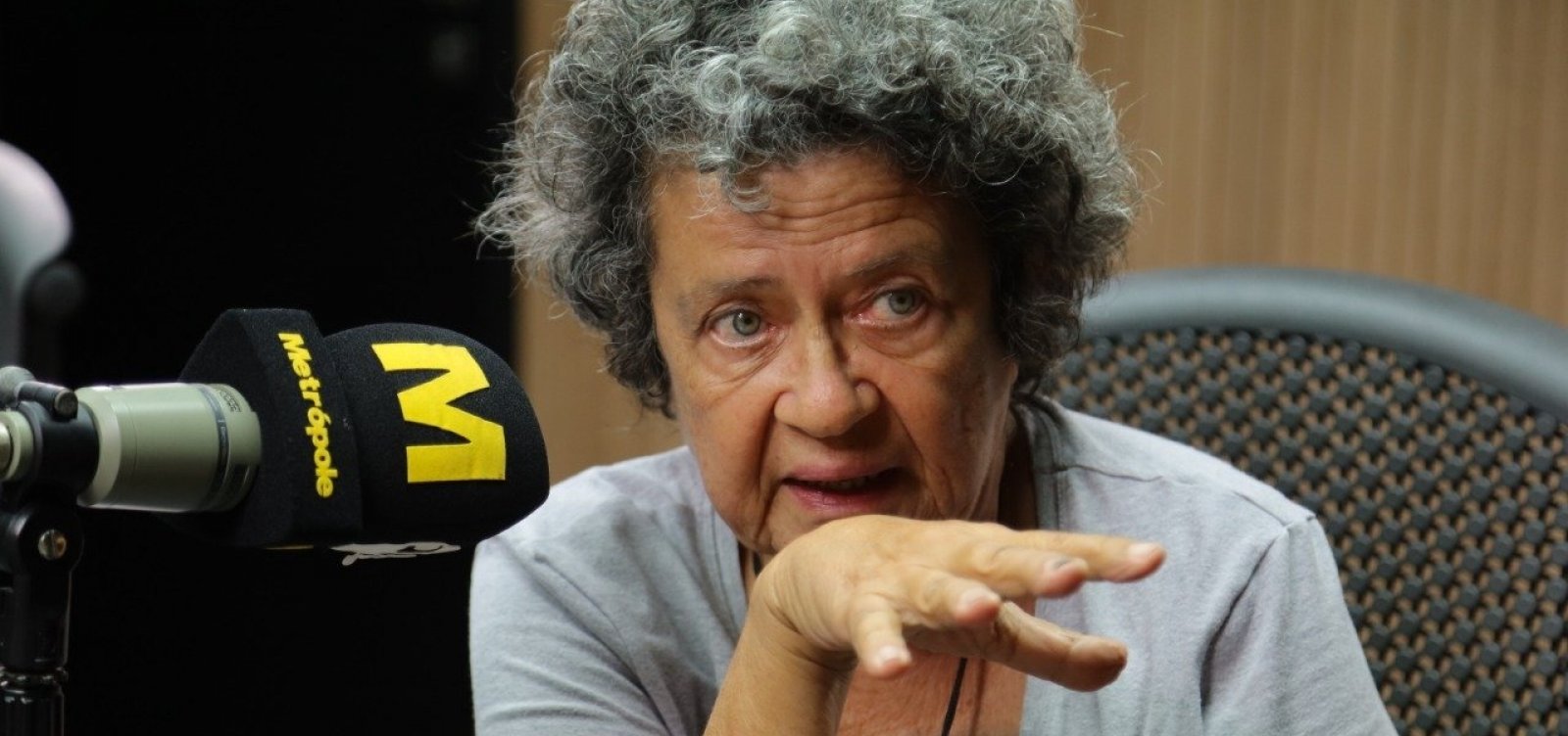 ‘Caneta azul é uma idiotia total’, avalia Aninha Franco