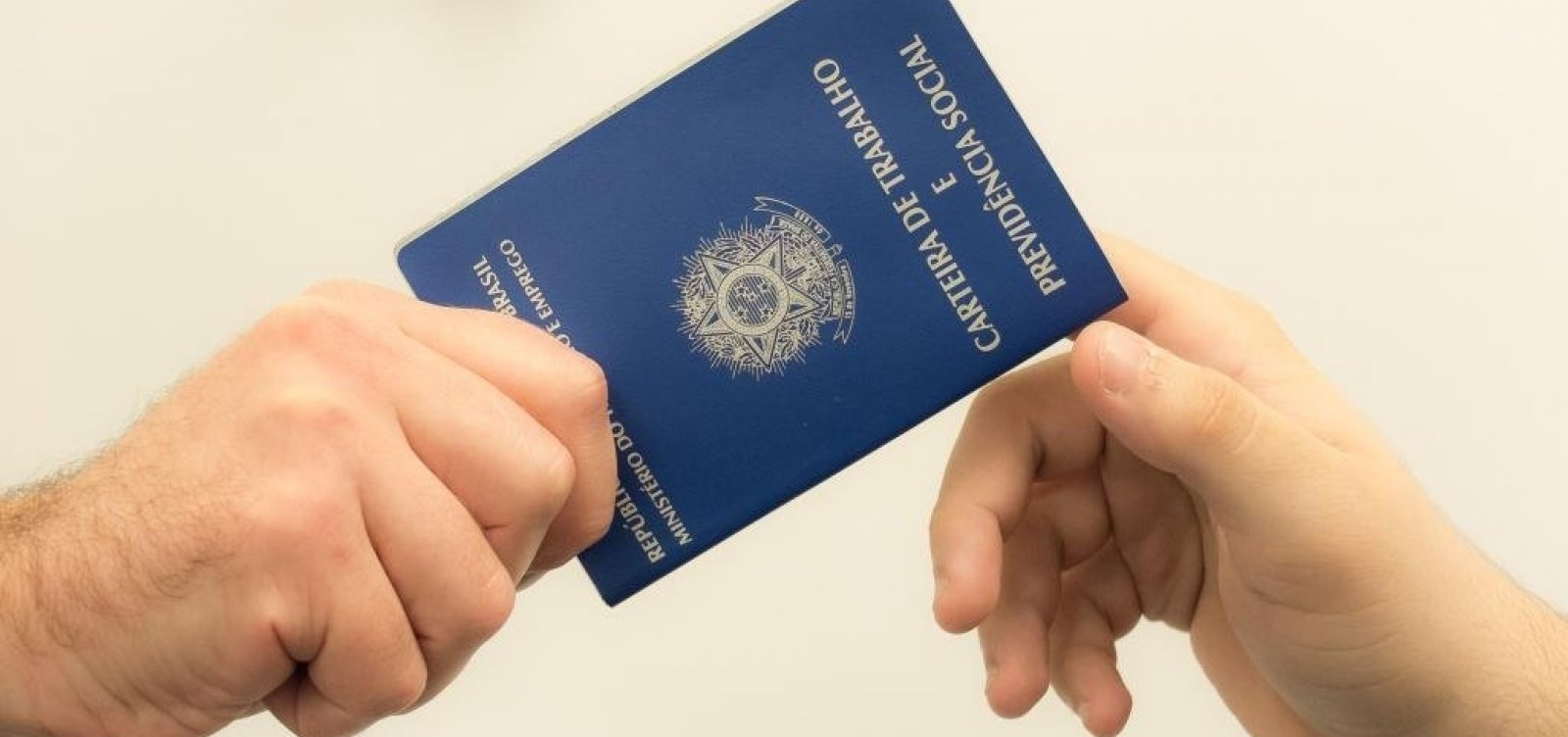 Taxa de desemprego cai 0,2% no país, revela IBGE
