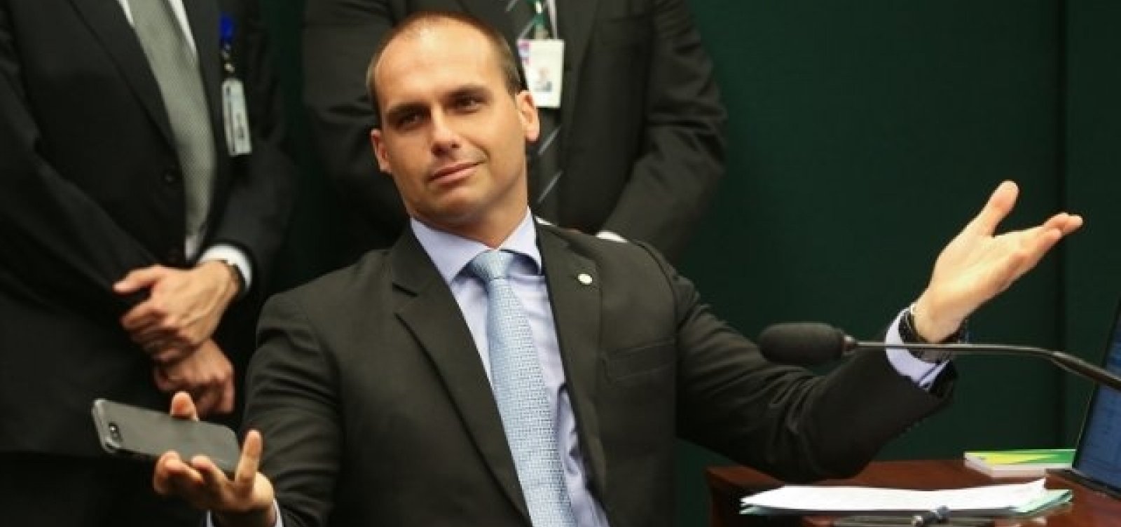 Partidos reagem a declaração de Eduardo Bolsonaro sobre 'novo AI-5'