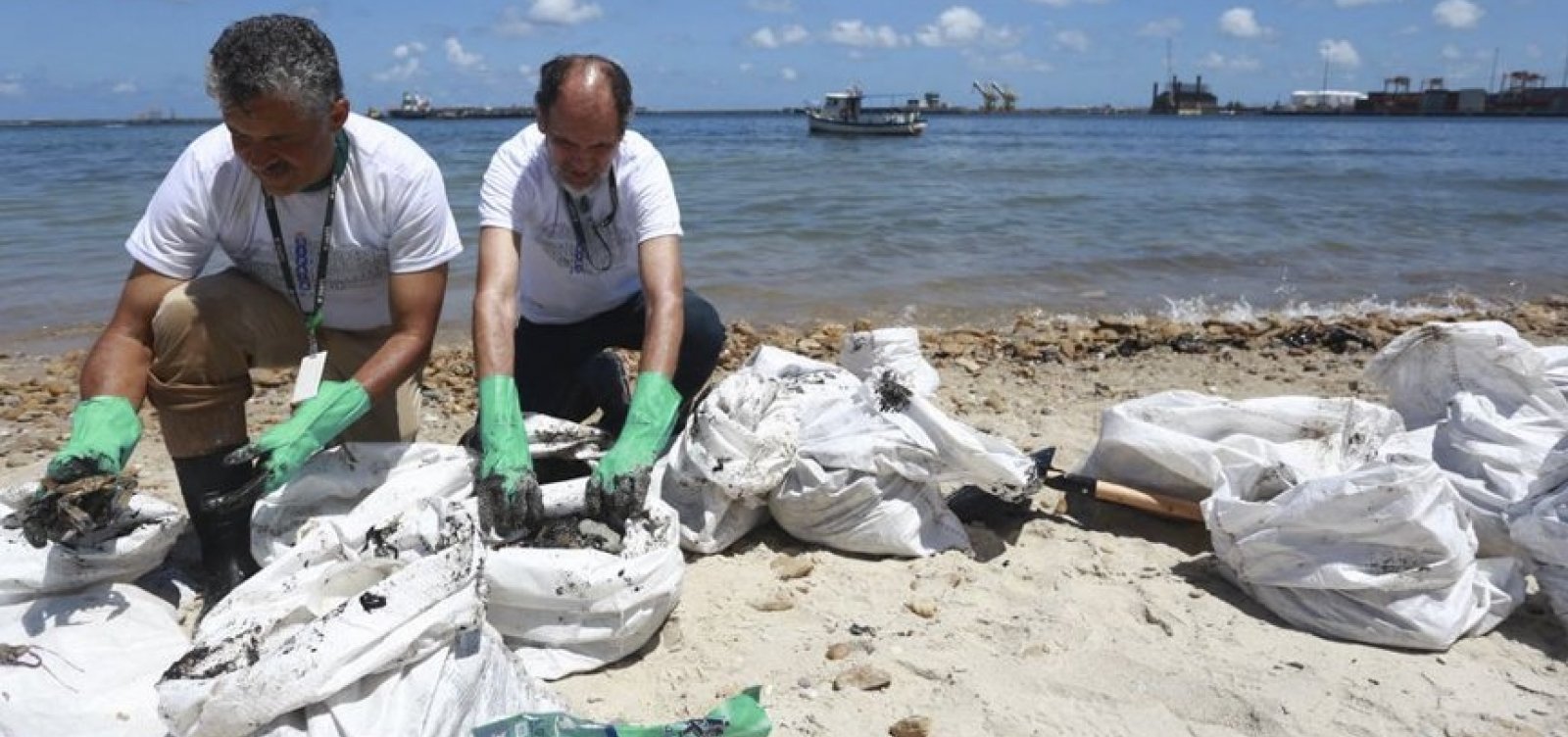 Polícia Federal aponta navio grego como responsável por vazamento de óleo