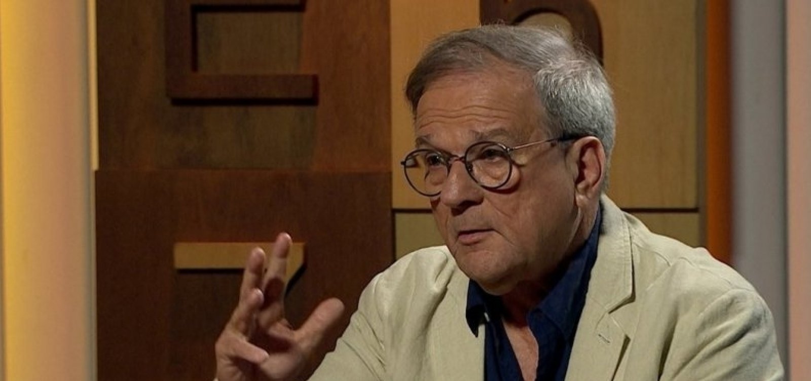 Historiador critica defesa do AI-5: 'Temos que democratizar a democracia'