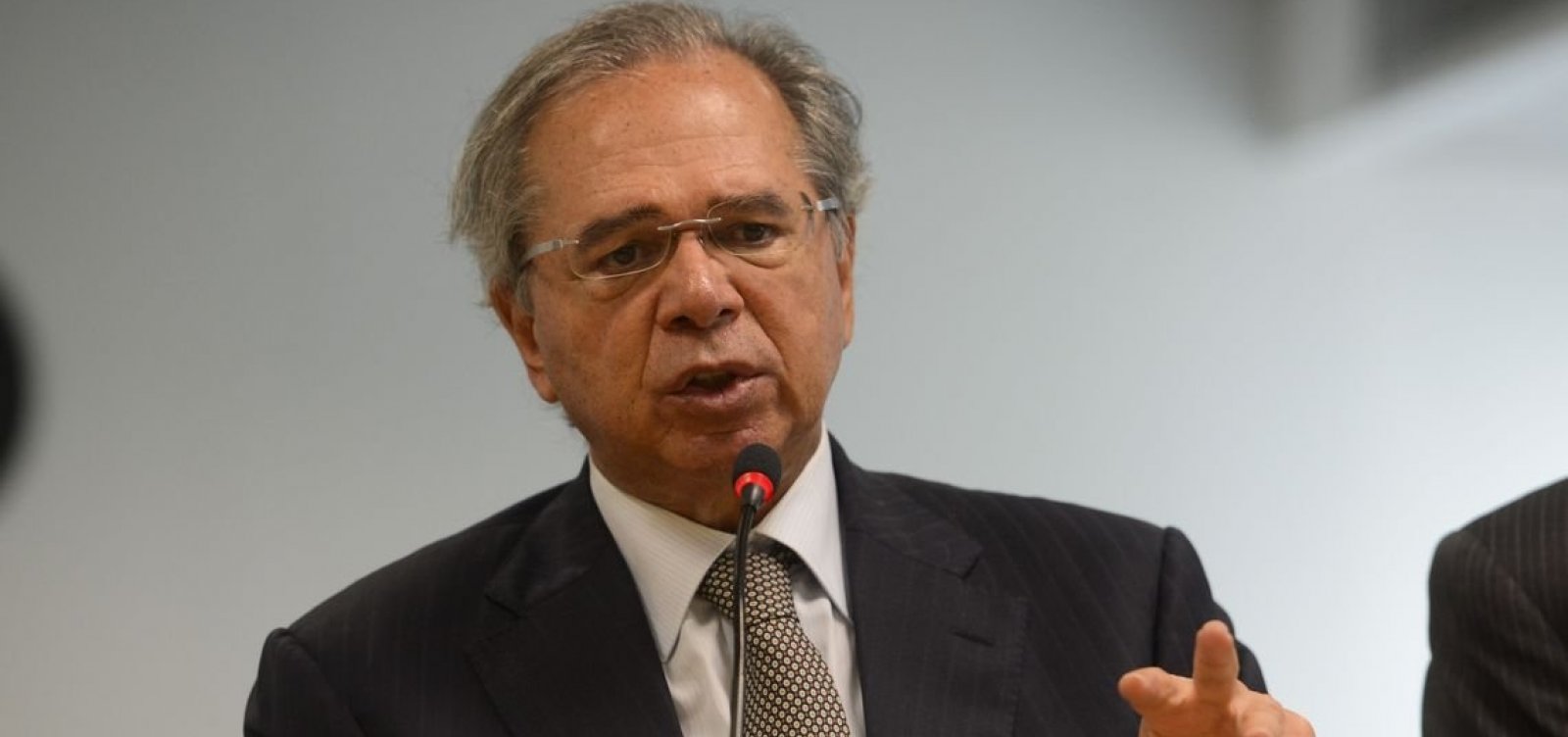Guedes quer abater R$ 220 bilhões da dívida pública com fundos federais