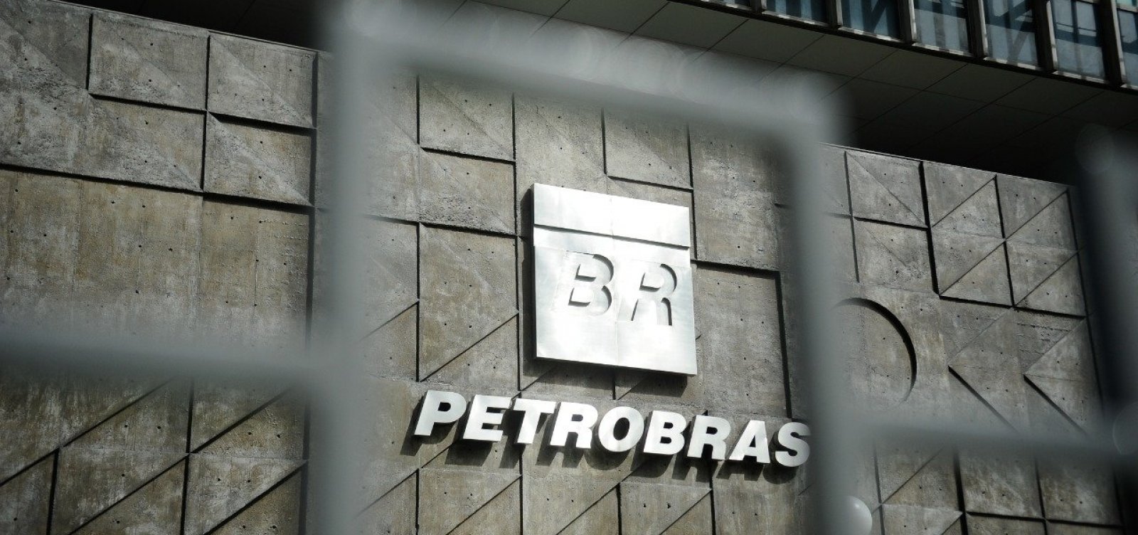 Empresa acusada de derramar óleo no Brasil foi contratada em 2015 pela Petrobras