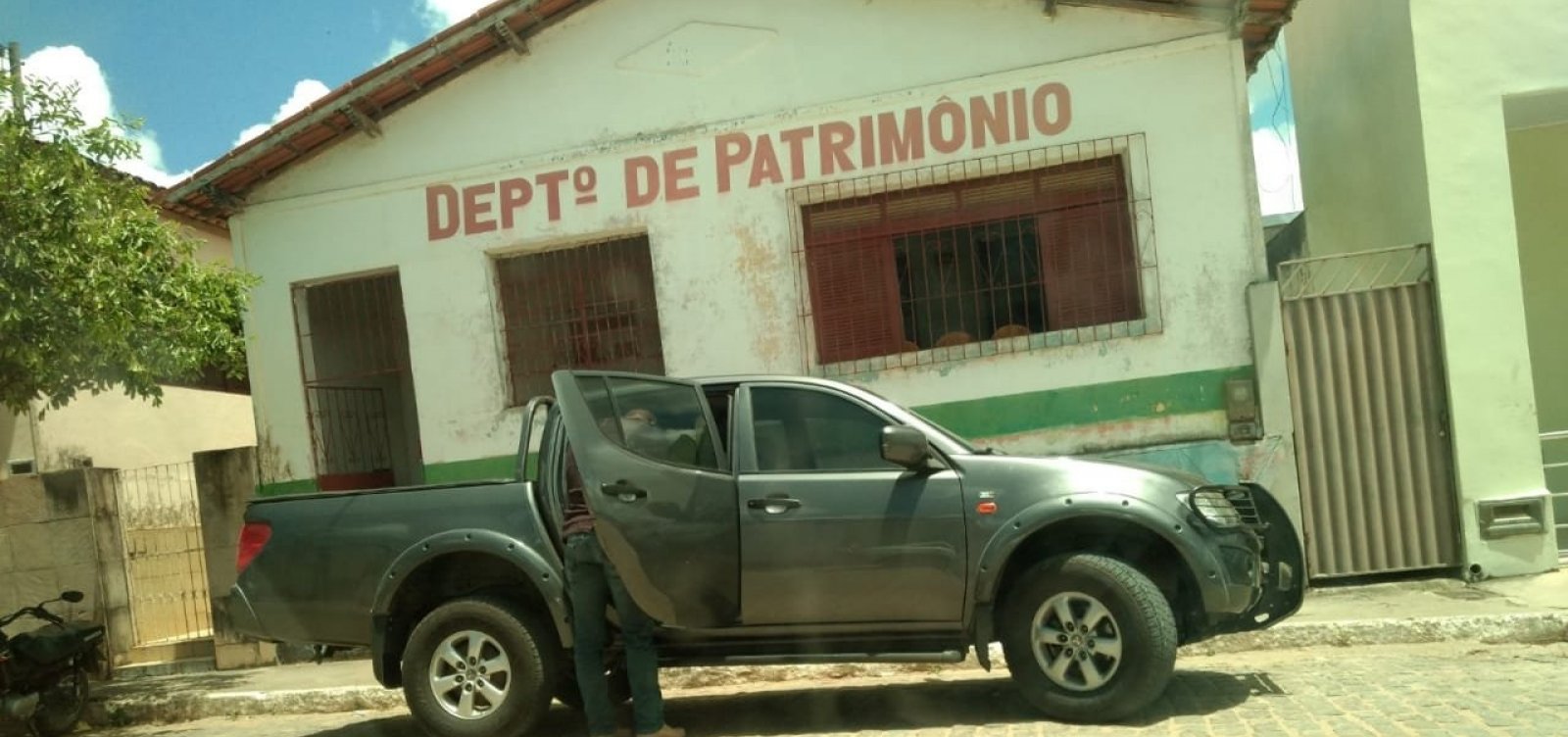 PF cumpre mandados na prefeitura de Guaratinga