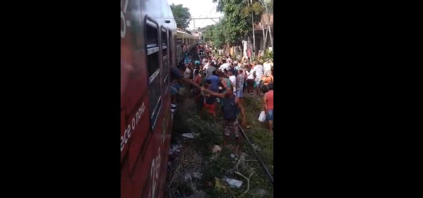 Vídeo mostra momento posterior à colisão de trens no Subúrbio de Salvador