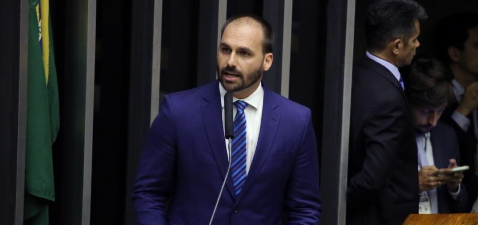 'Se eu pudesse voltar atrás, não teria falado no AI-5', diz Eduardo