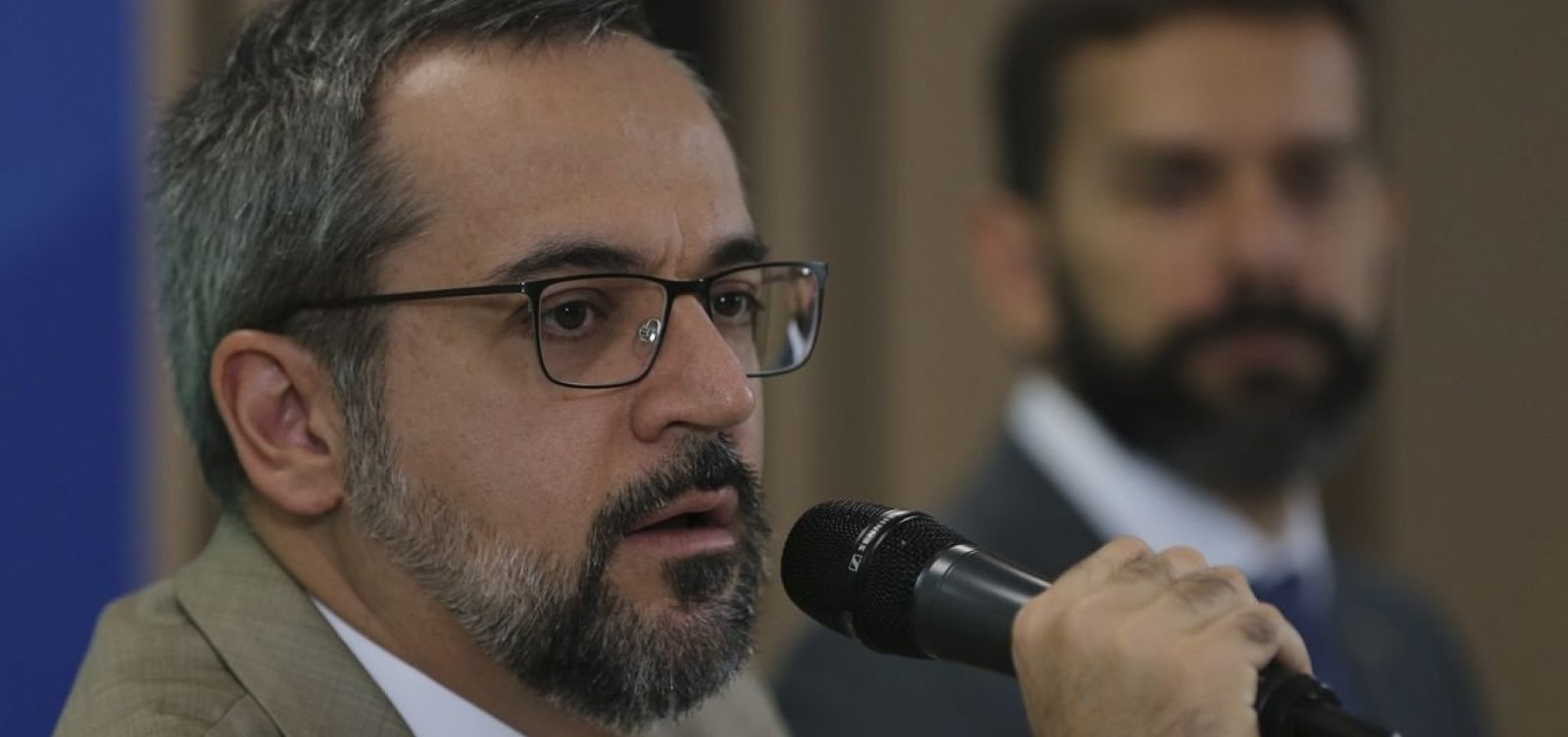 Ministro alerta estudantes para fake news sobre Enem