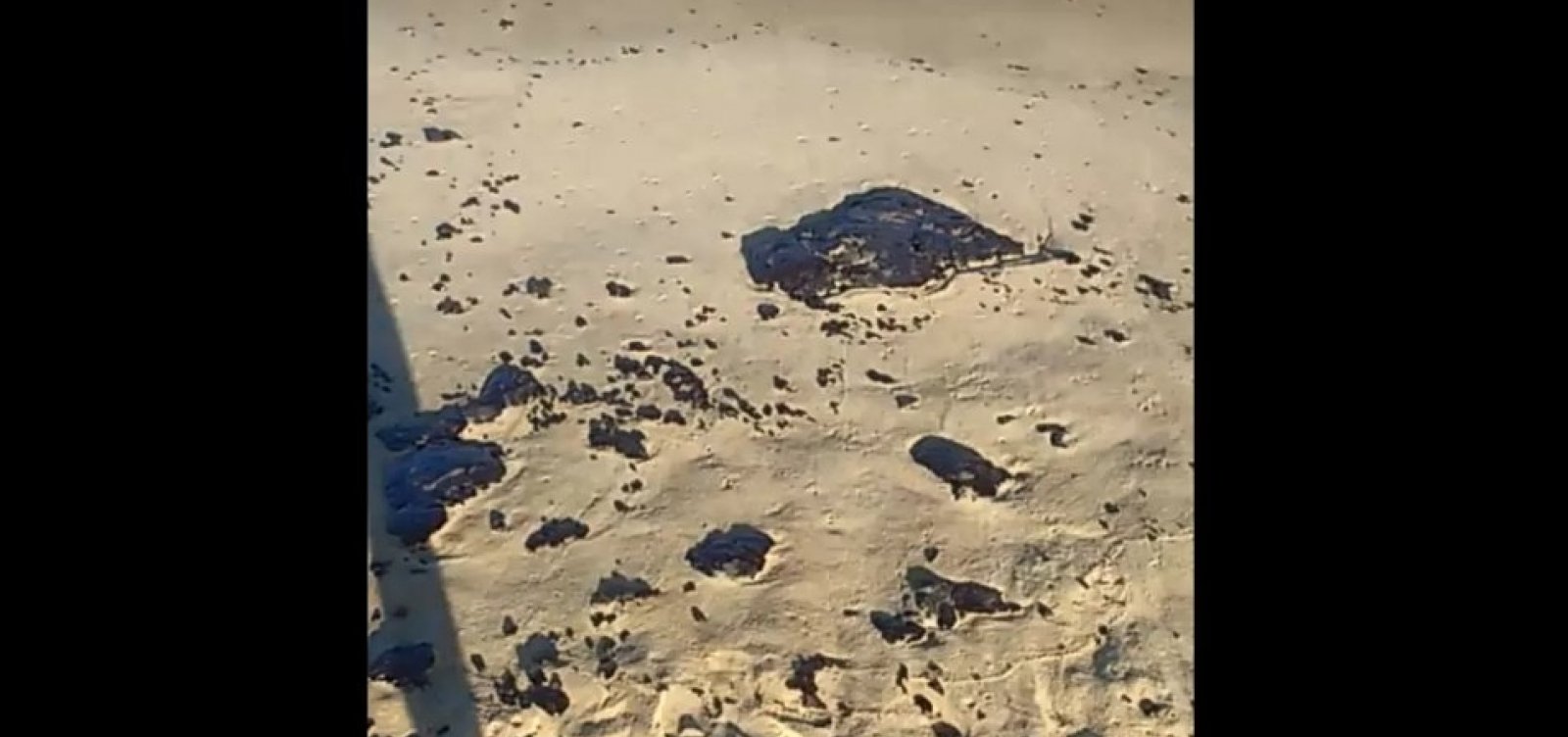 Cidade de Prado, no extremo sul, é a 27ª atingida por óleo na Bahia