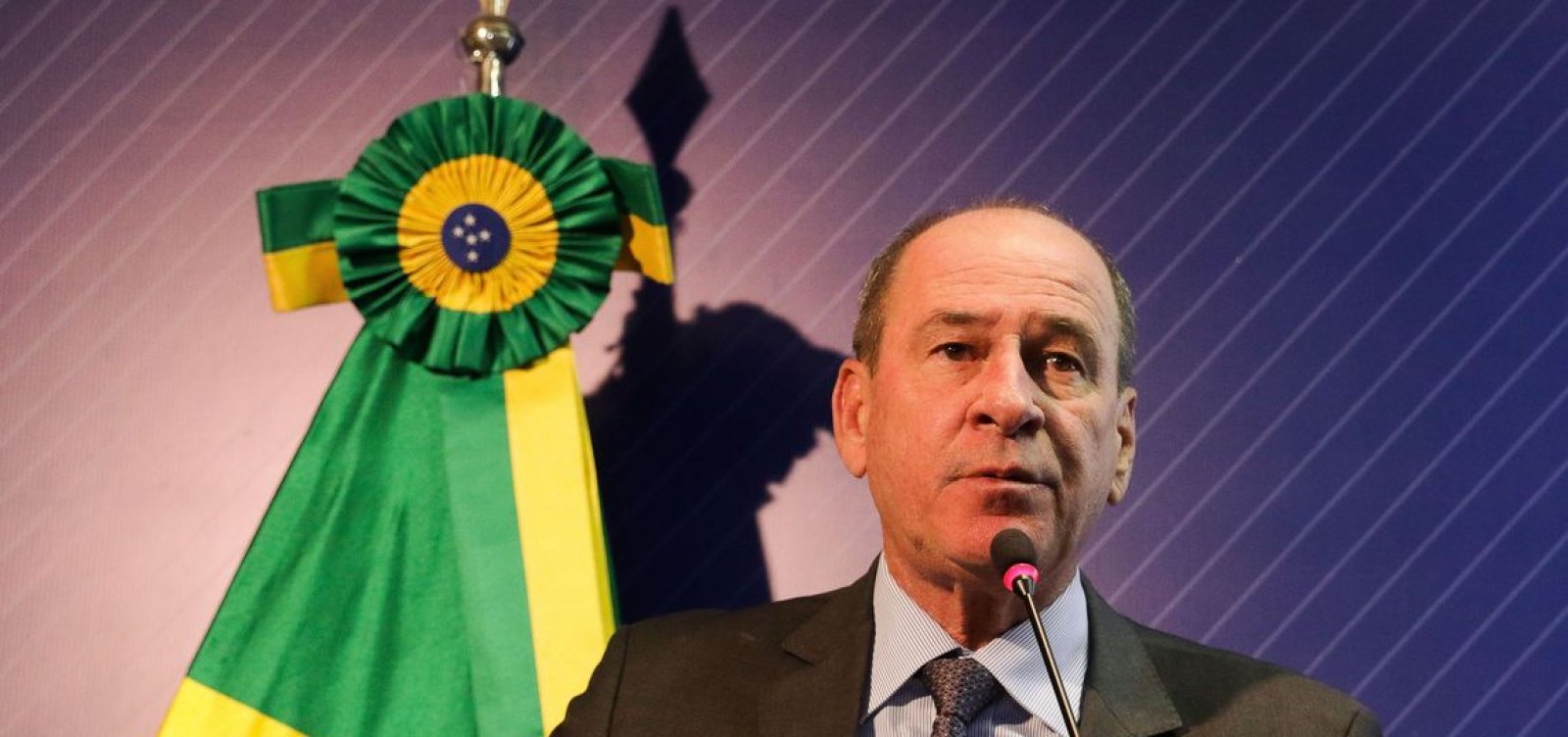 Não é possível saber quanto petróleo ainda pode chegar, diz ministro
