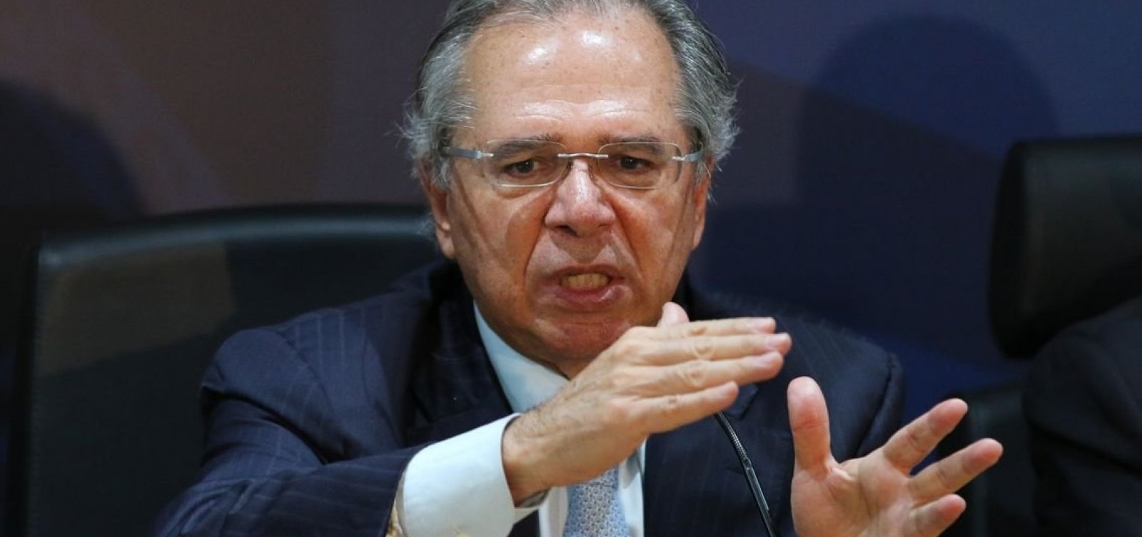 'Se tem filiação partidária não é servidor, é militante; não vou dar estabilidade', diz Guedes