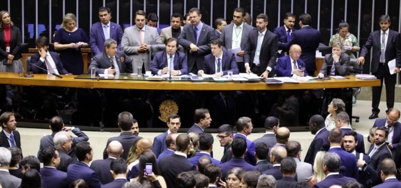Câmara aprova versão 'desidratada' do projeto de armas de Bolsonaro