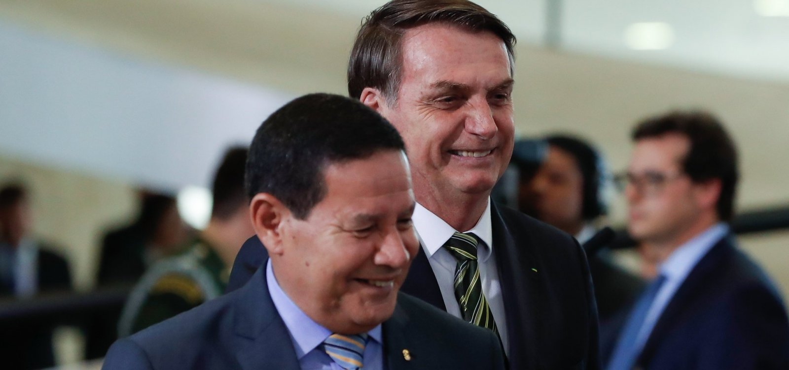 Em cartilha para celebrar 300 dias de governo, Bolsonaro diz que corrupção 'sumiu'