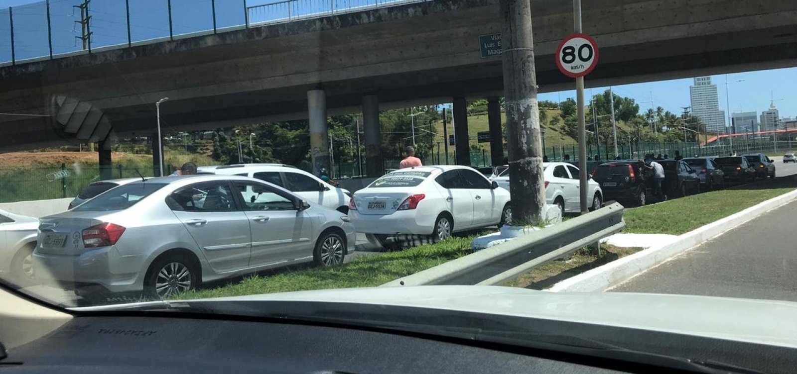 Motoristas de aplicativos iniciam carreata em dia de protestos em Salvador