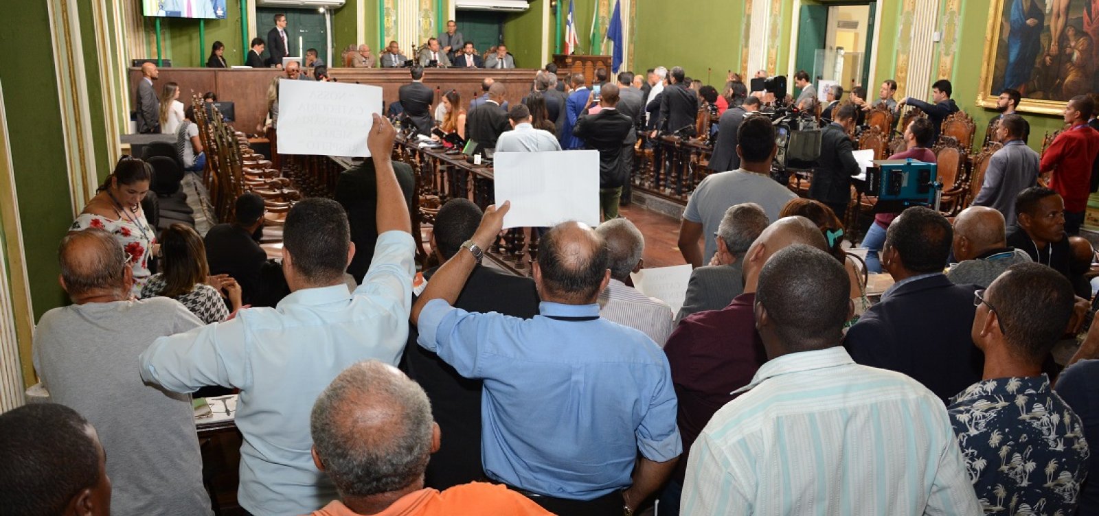 Câmara de Salvador adia votação de vetos a regulamento de transporte por aplicativo