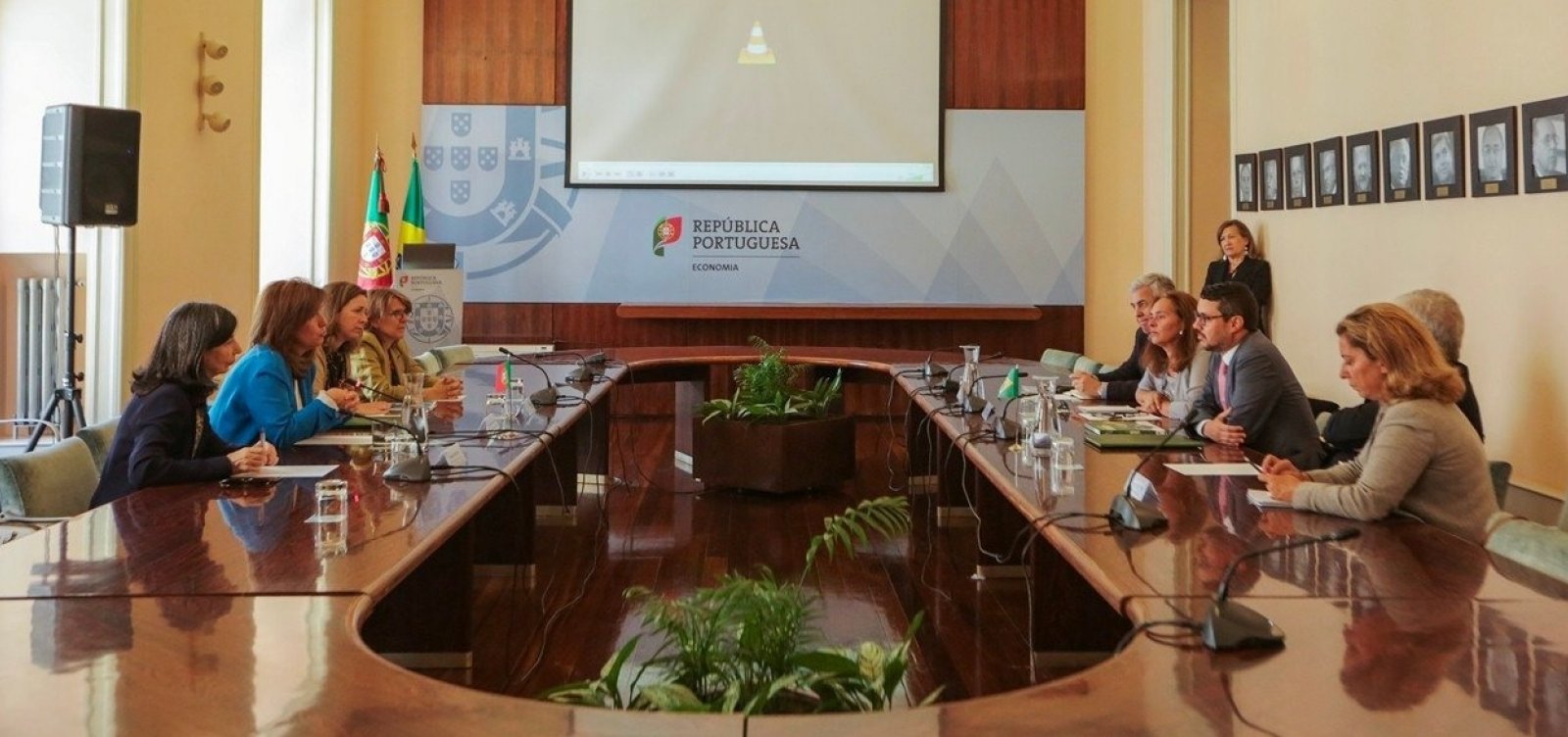 Bahia e Portugal discutem implantação do programa de requalificação Revive