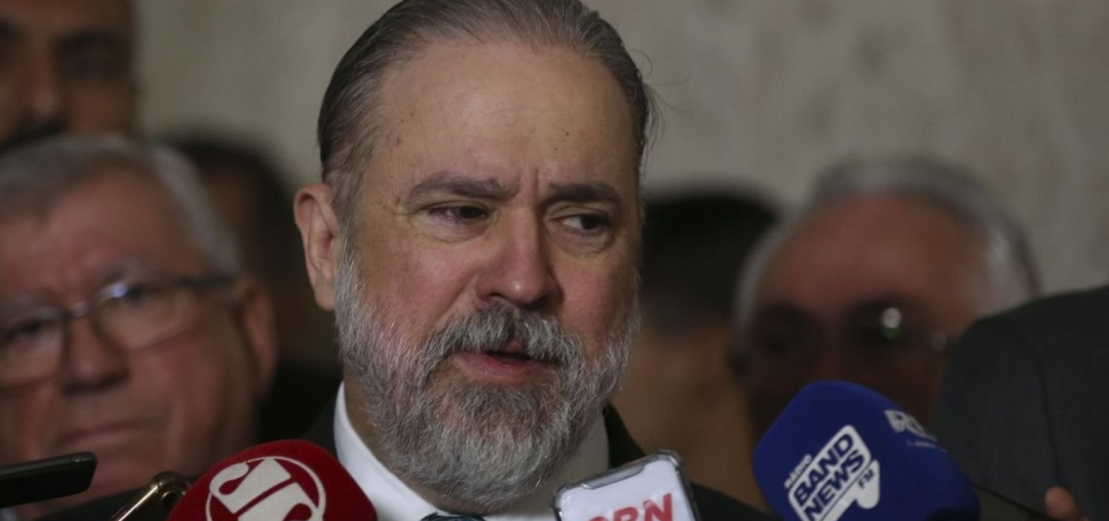 PGR diz que Bolsonaro pode bloquear internautas no Twitter