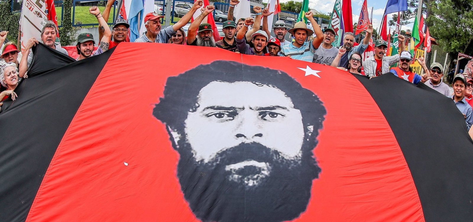 PT planeja agenda política após possível soltura de Lula