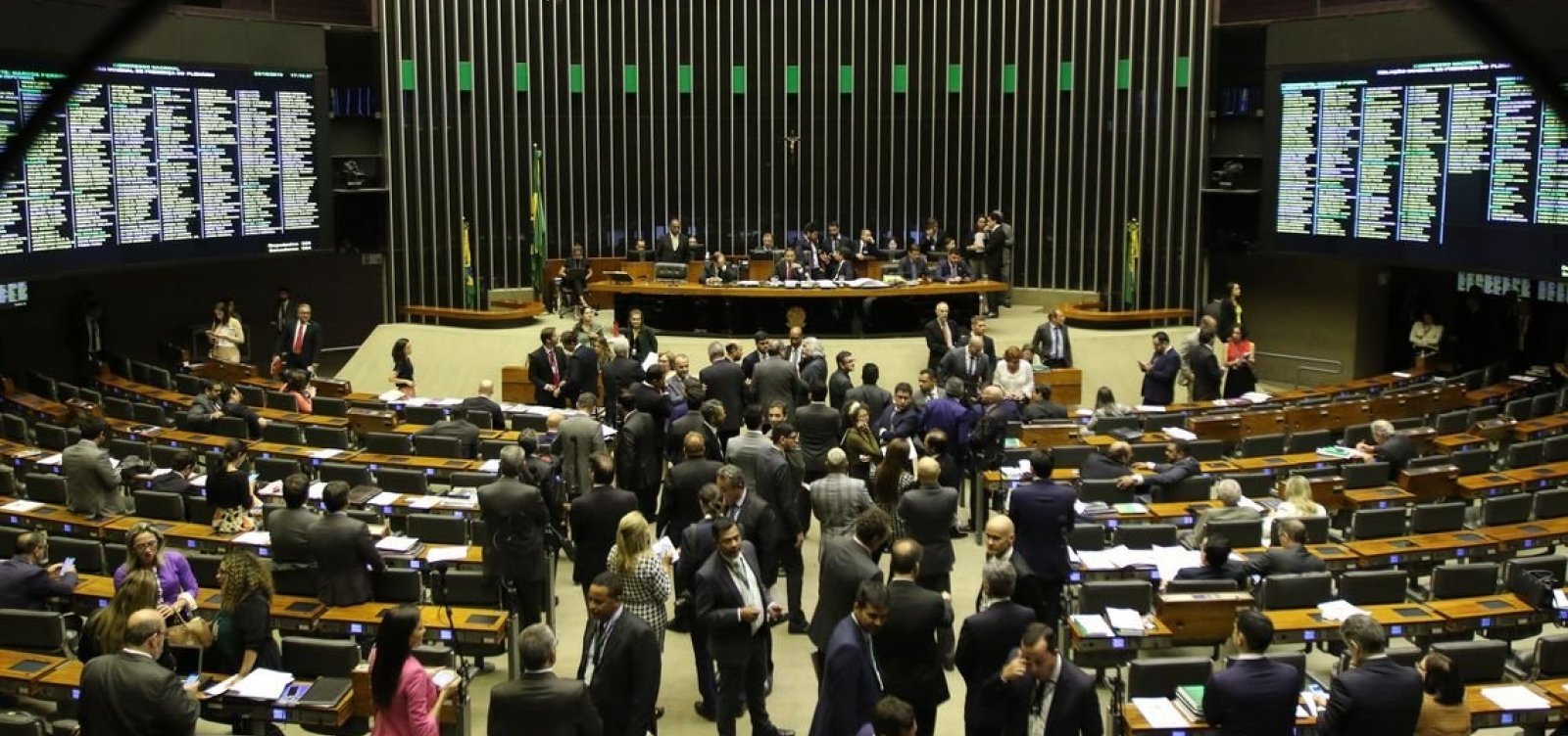 Lei que prevê penas mais duras para fake news em eleições é promulgada