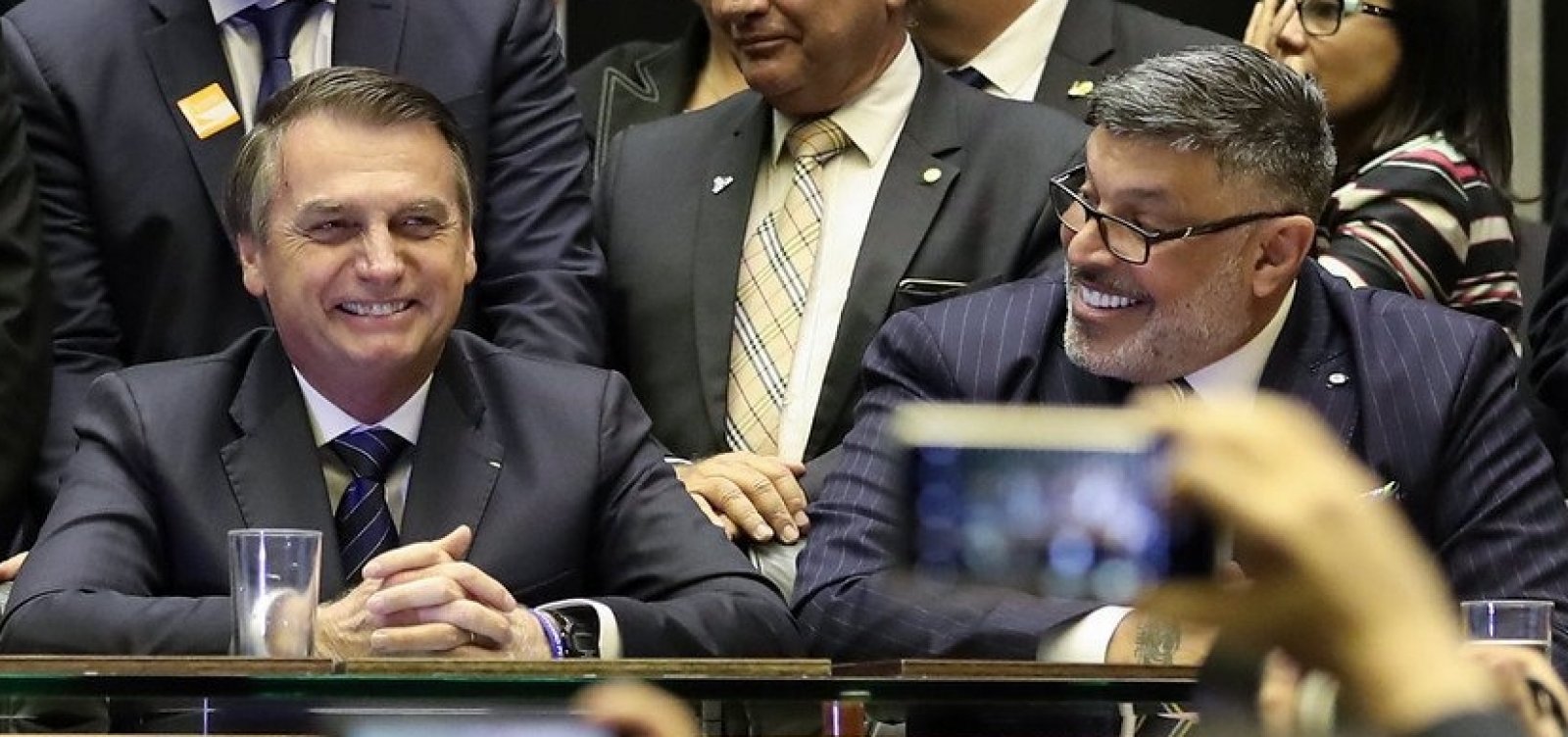 Frota contesta Bolsonaro sobre escolha de Mourão como vice: 'Conta das fotos, Jair Bolsonaro'