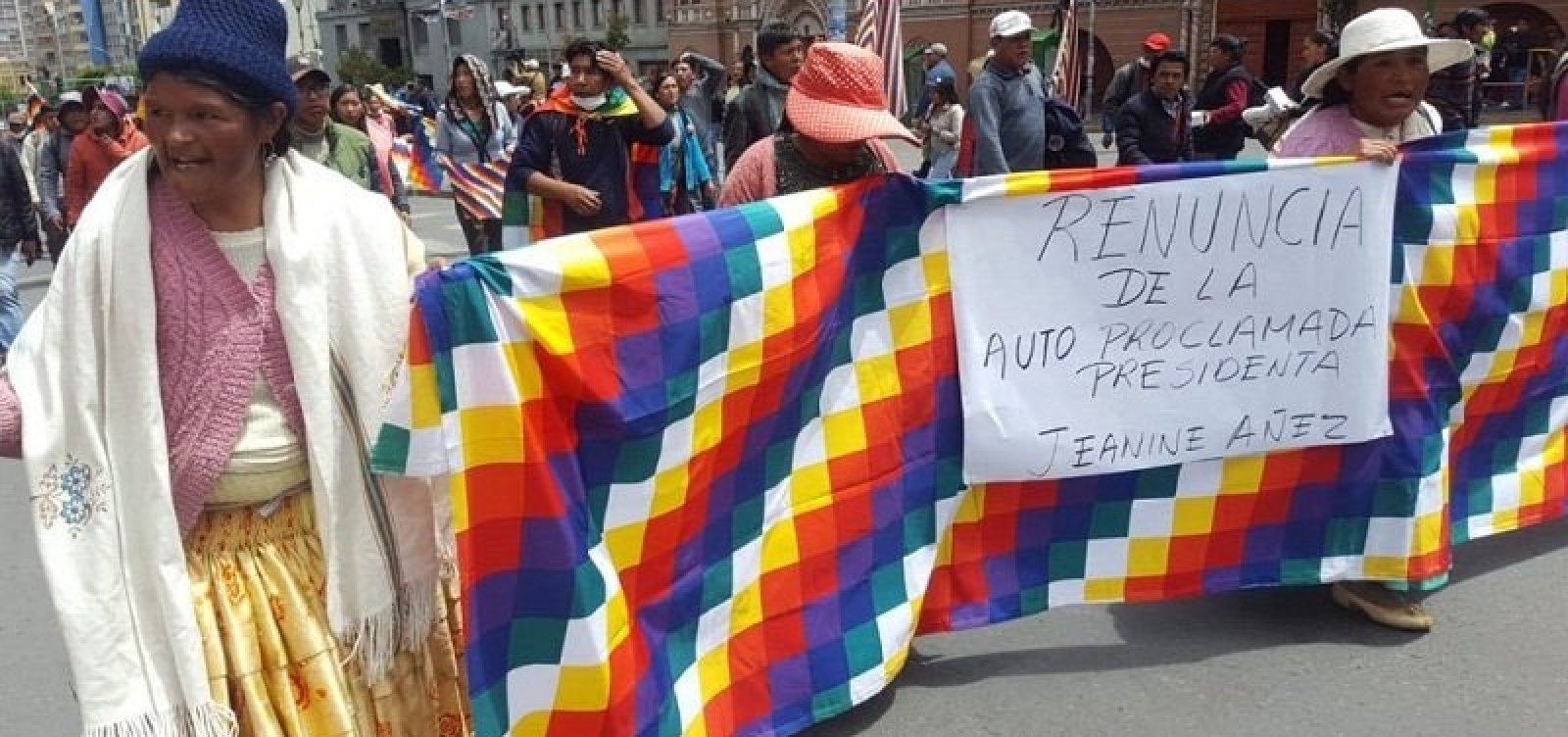Cinco pessoas morrem em confronto entre policiais e manifestantes na Bolívia