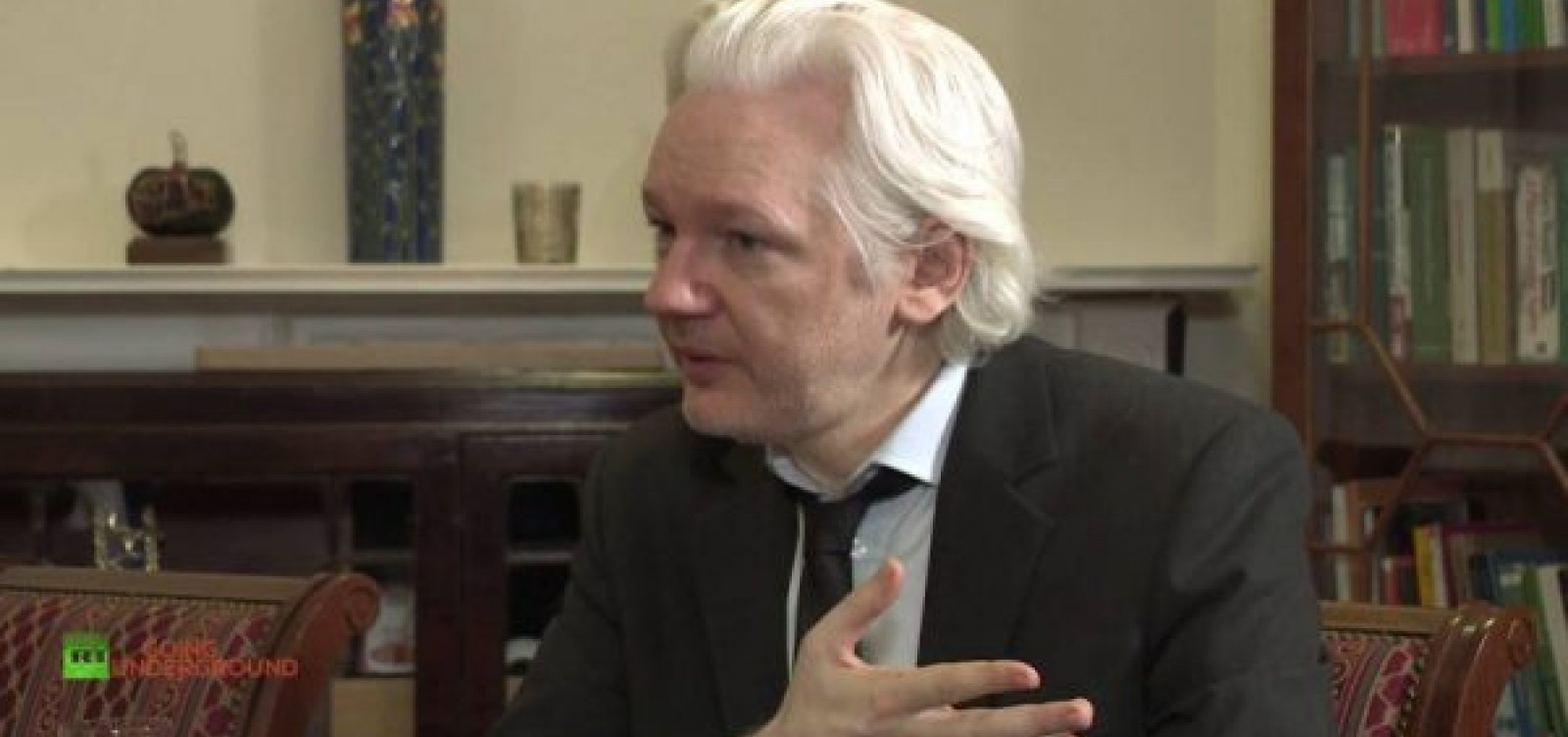 Suécia suspende investigações de estupro contra Julian Assange