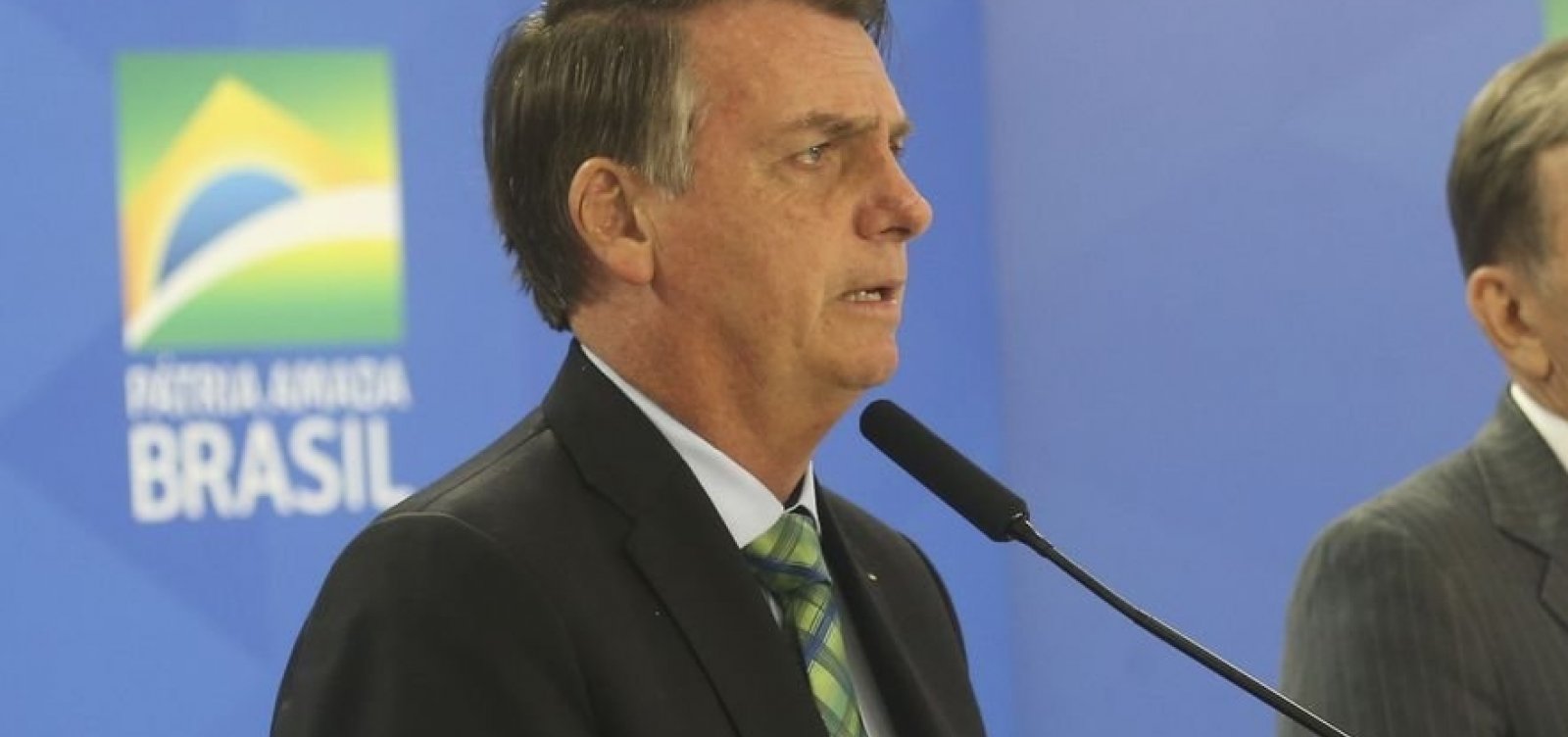 Brasil vive democracia, mas crises na América do Sul preocupam, diz Bolsonaro
