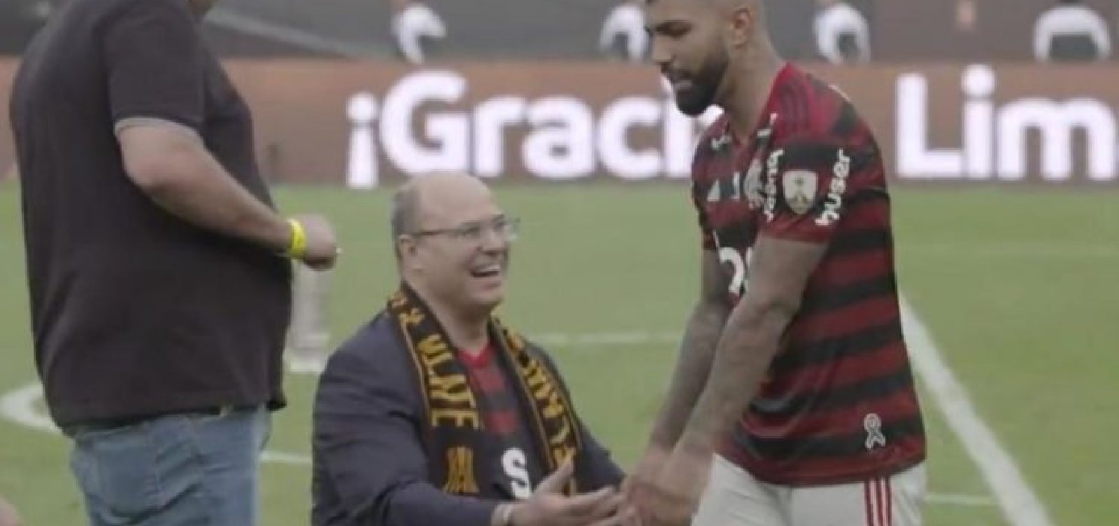 Vídeo: Gabigol ignora Witzel na celebração do título do Flamengo