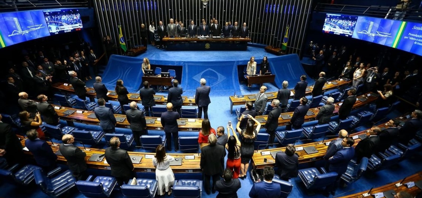 Congresso pode derrubar nove vetos do presidente Jair Bolsonaro na terça-feira