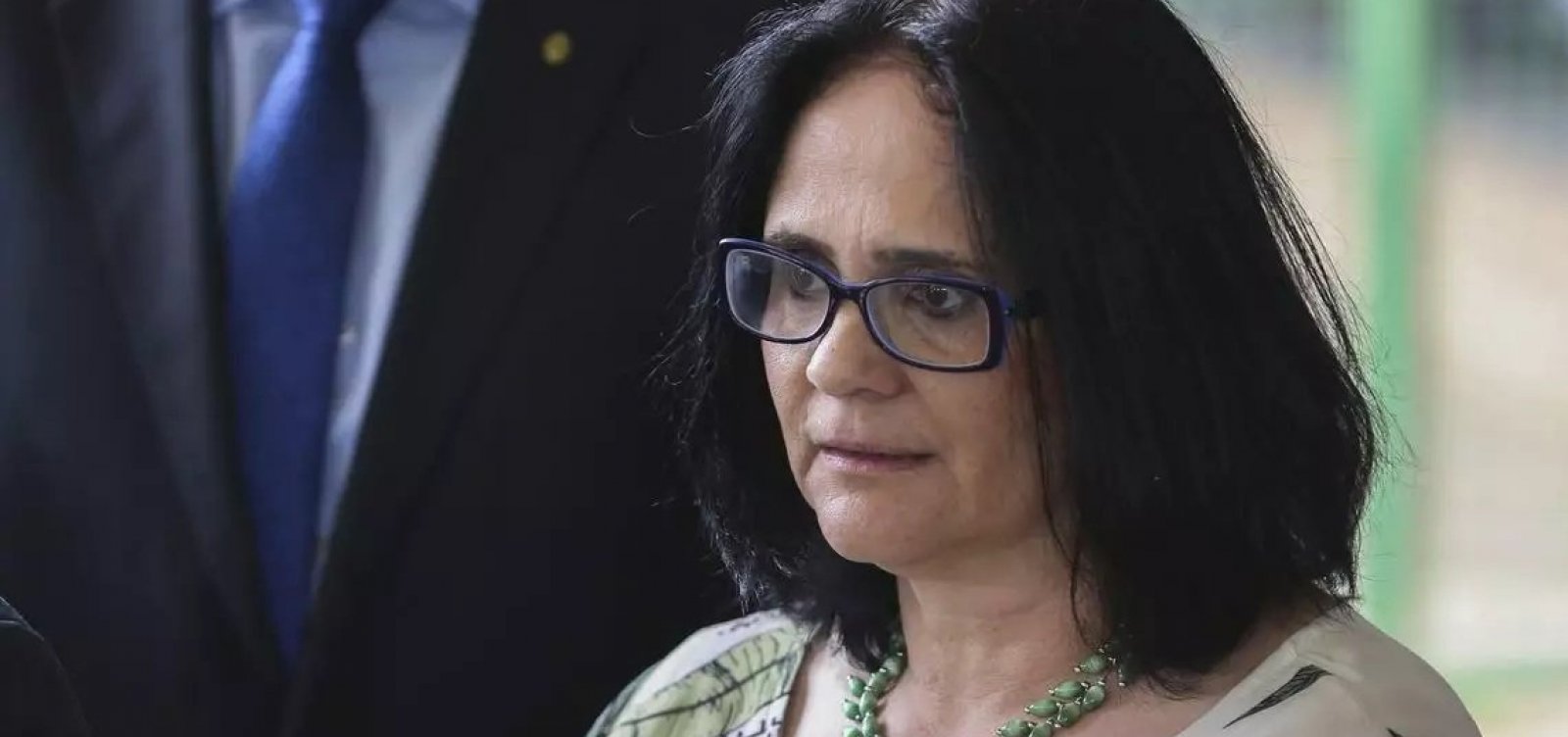 Silêncio de Damares em coletiva foi para lançamento de campanha; veja vídeo