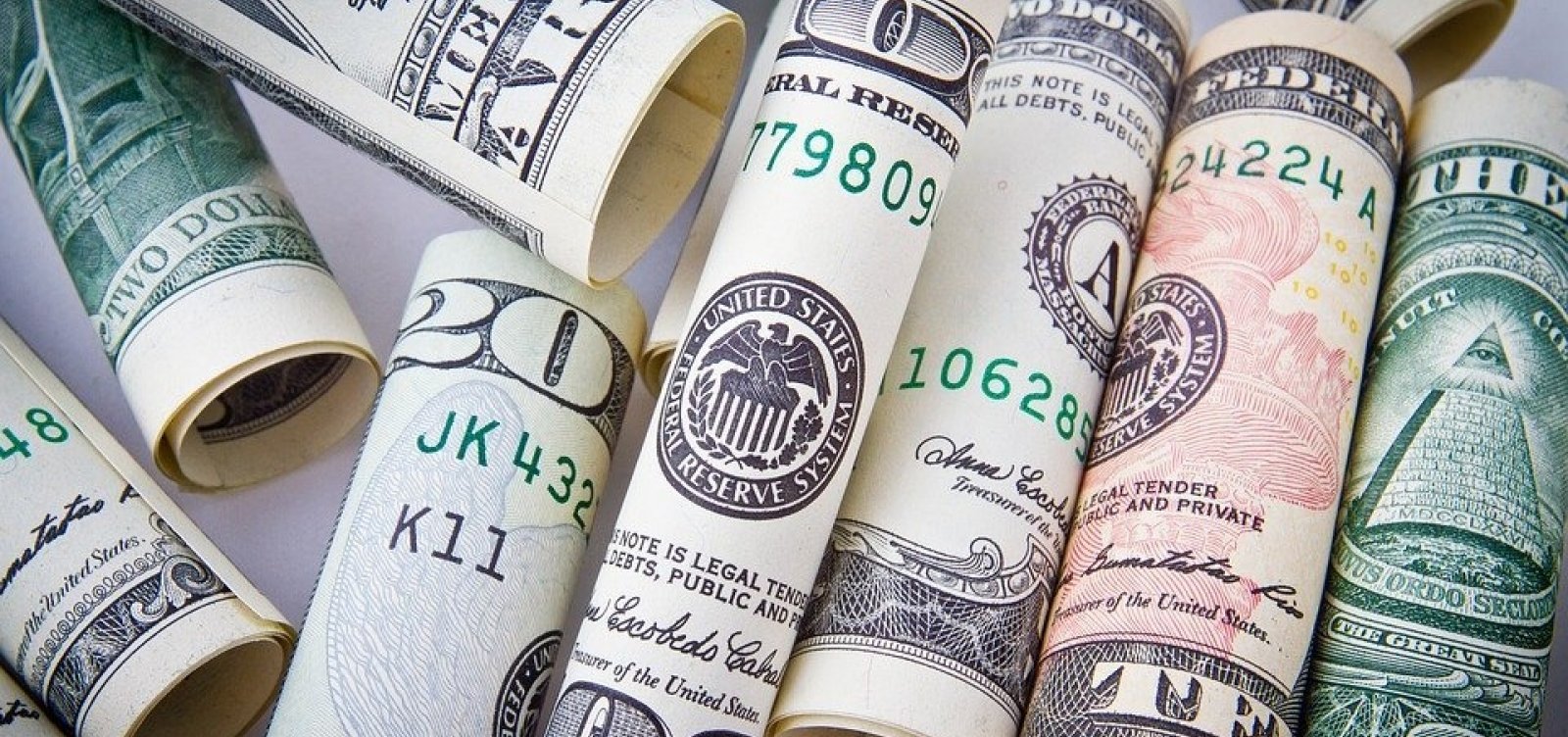 Dólar fecha a R$ 4,21 e atinge novo recorde histórico