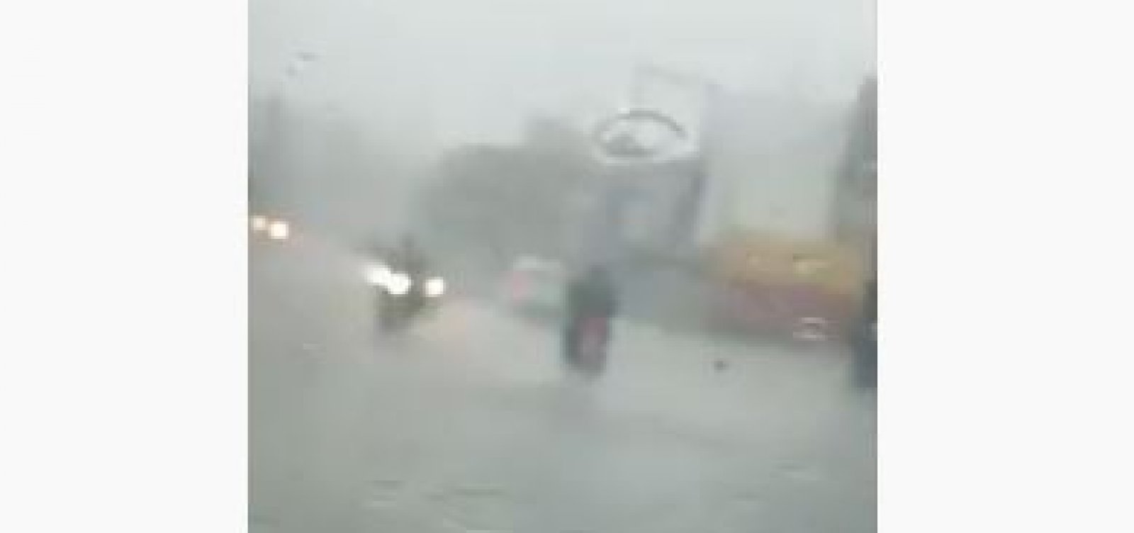 Dilúvio provoca alagamentos na avenida San Martin; veja vídeo