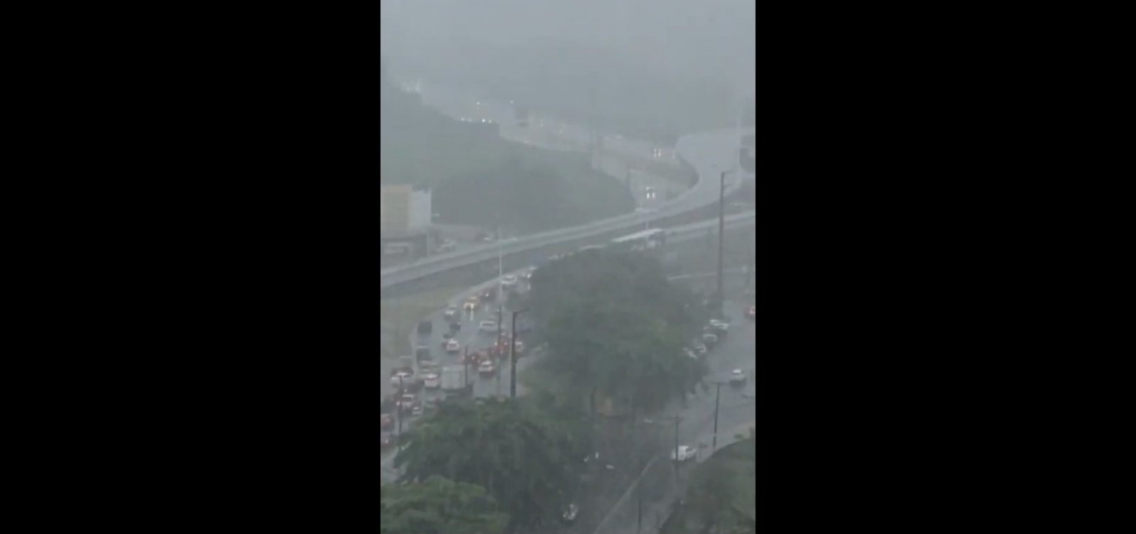 Boato sobre queda de viaduto assusta motoristas do Imbuí; vídeo