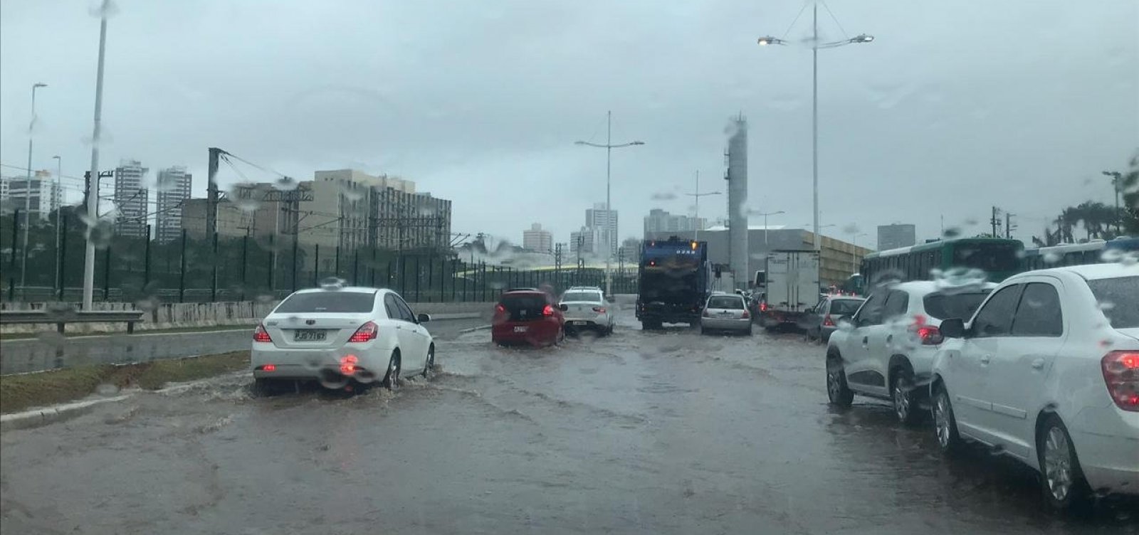 Chuva em Salvador: faculdades e escolas cancelam aulas