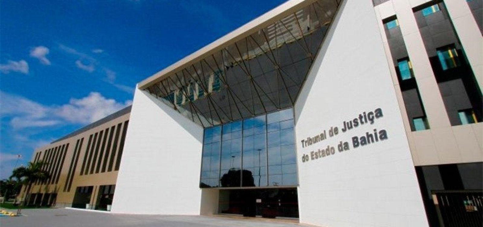 TJ-BA suspende expediente e prazos processuais em Salvador e RMS