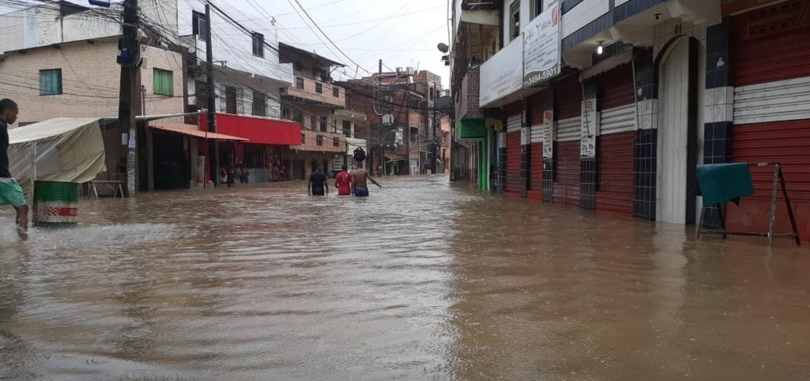 Chuvas deixam 478 pessoas desabrigadas em Salvador