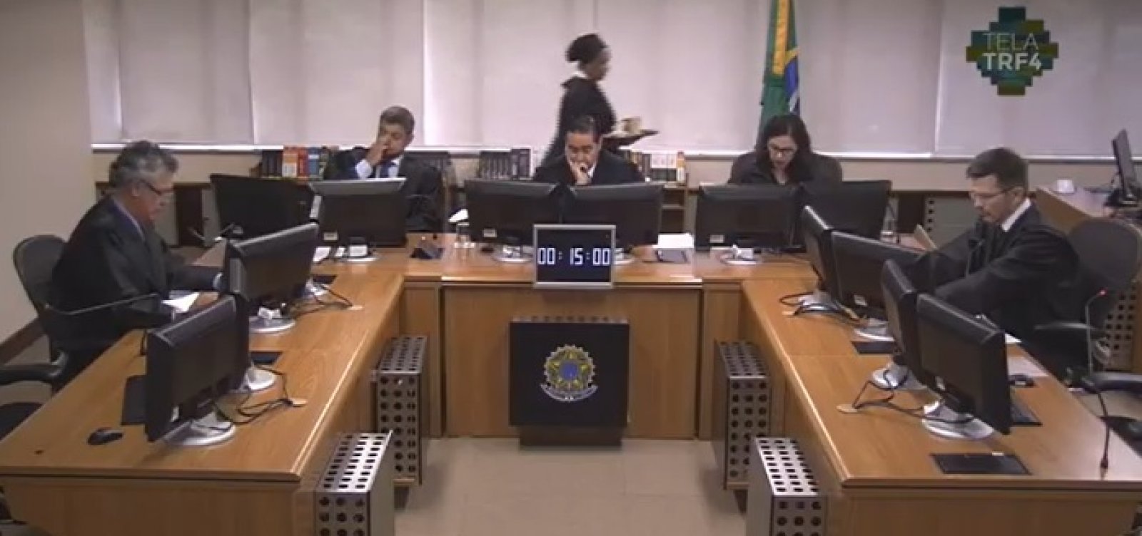 Ao vivo: Relator do TRF-4 nega anular condenação de Lula em caso de sítio