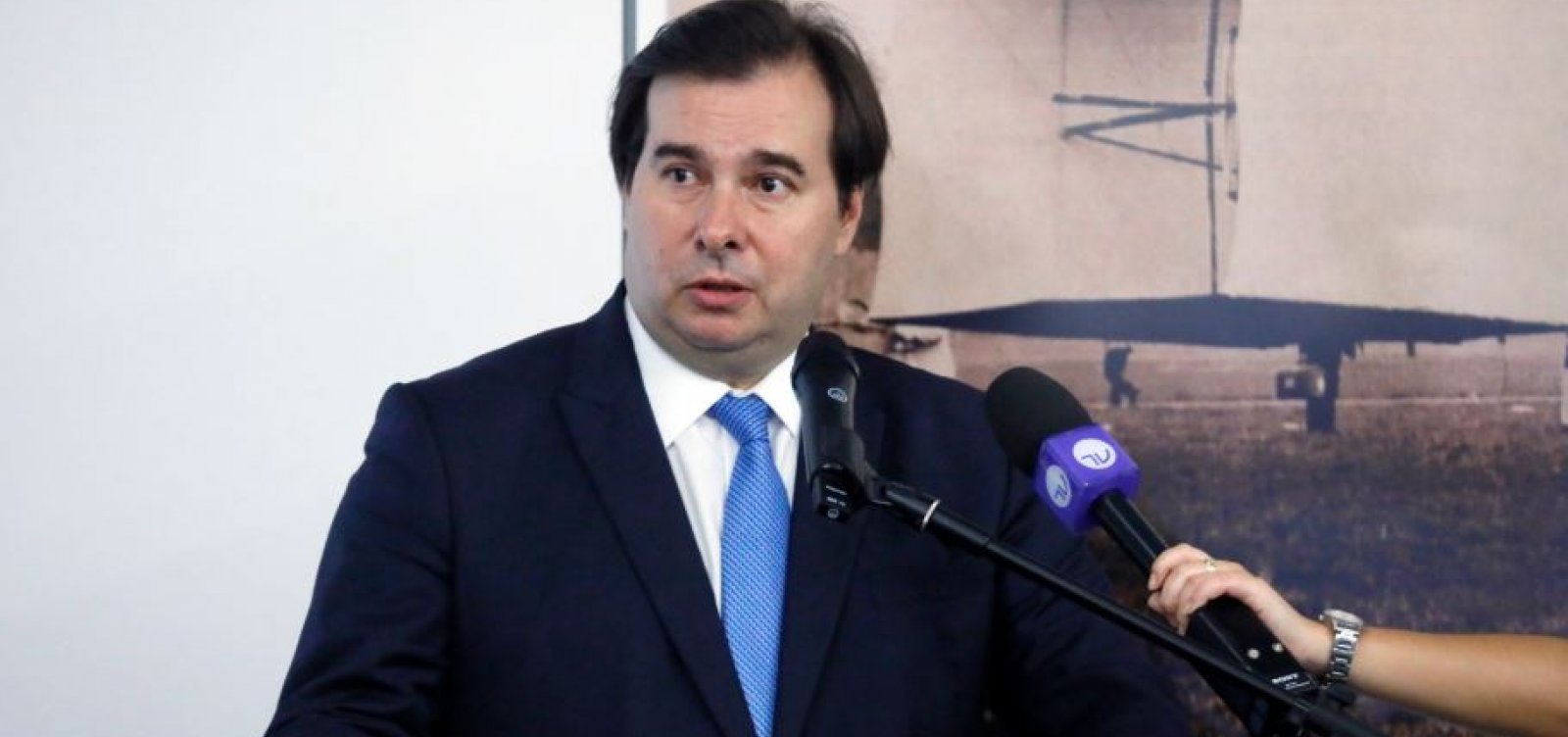 Maia dá novo prazo para acelerar pacote anticrime na Câmara