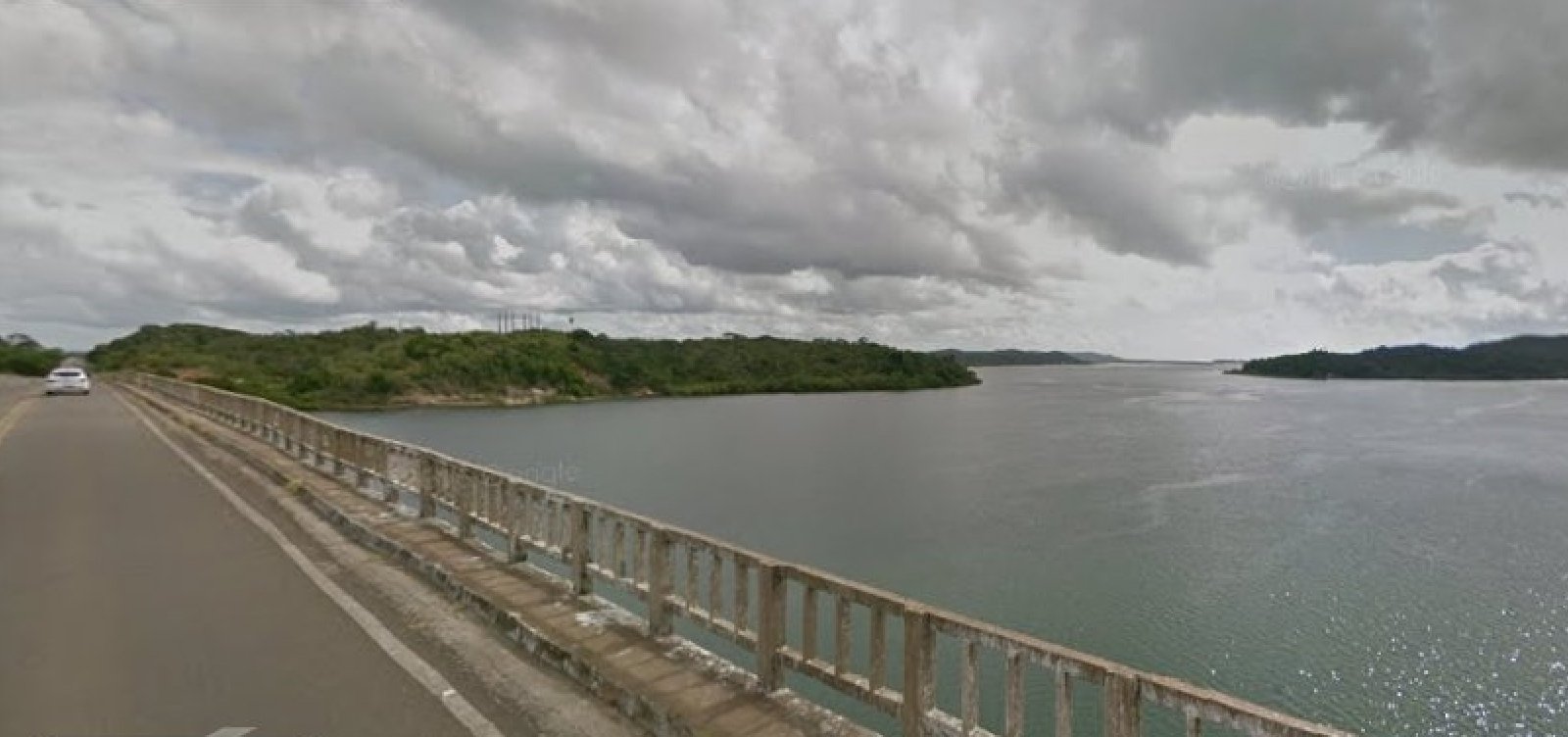Morador denuncia condição precária da Ponte do Funil: ‘Vi um pedaço grande de concreto cair no mar’