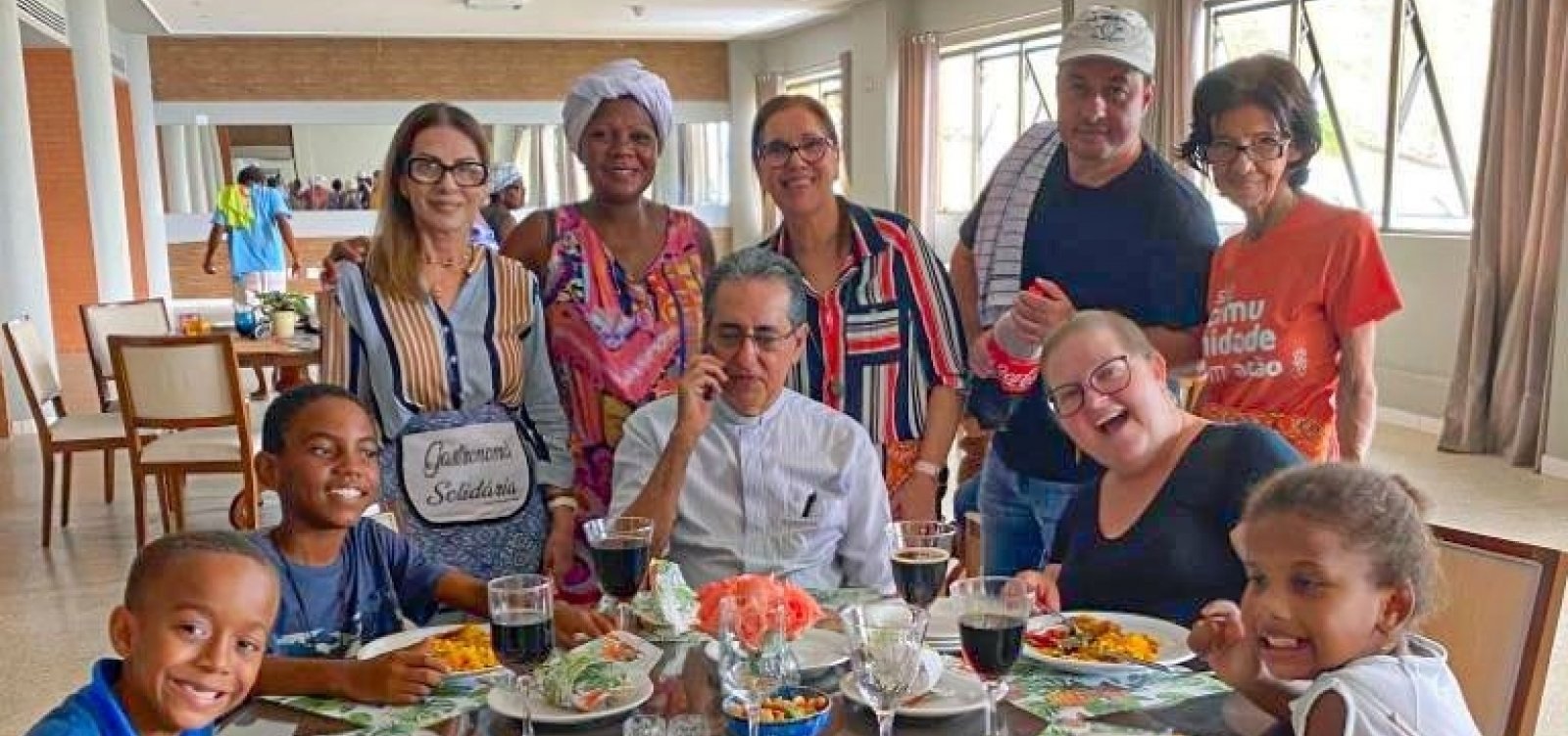 Paróquia Nossa Senhora da Vitória e empresário realizam almoço beneficente