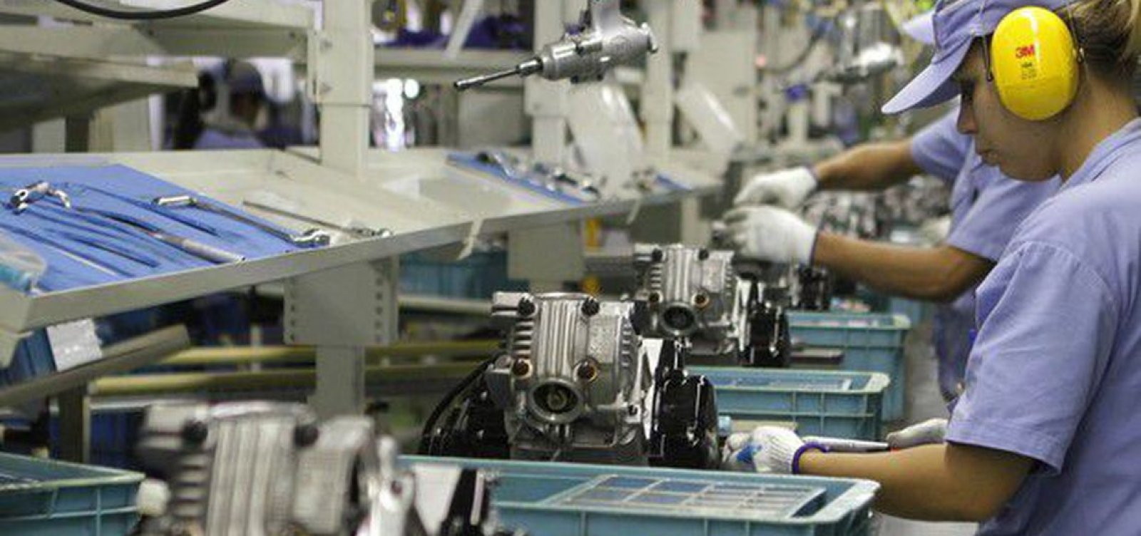 Número de trabalhadores sem carteira e por conta própria atinge recorde