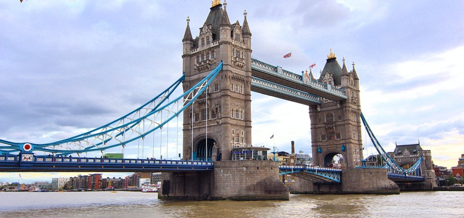 Ataque terrorista na Ponte de Londres deixa um morto e dez feridos