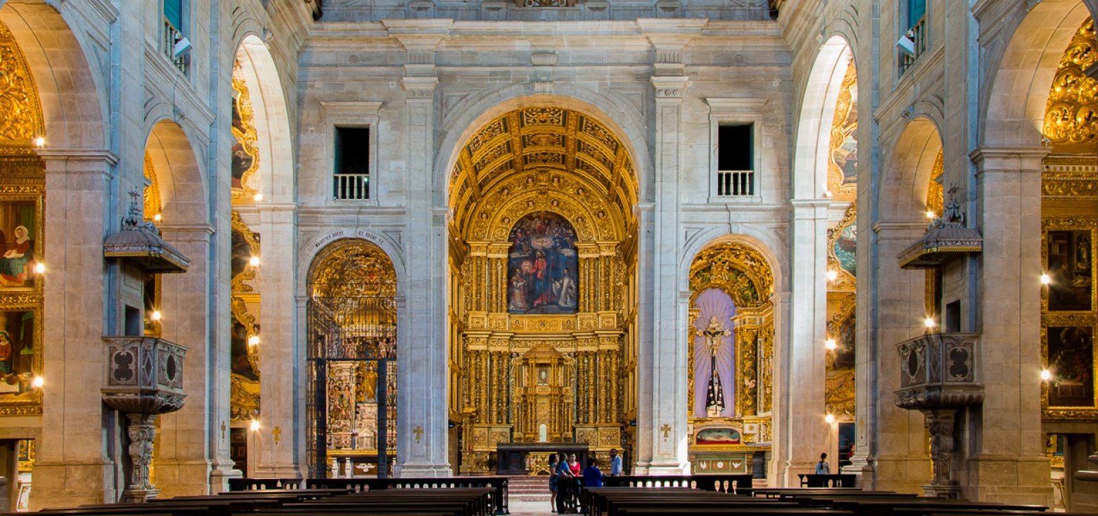 Catedral Basílica ganha altar definitivo após 55 anos com relíquia de Santa Dulce
