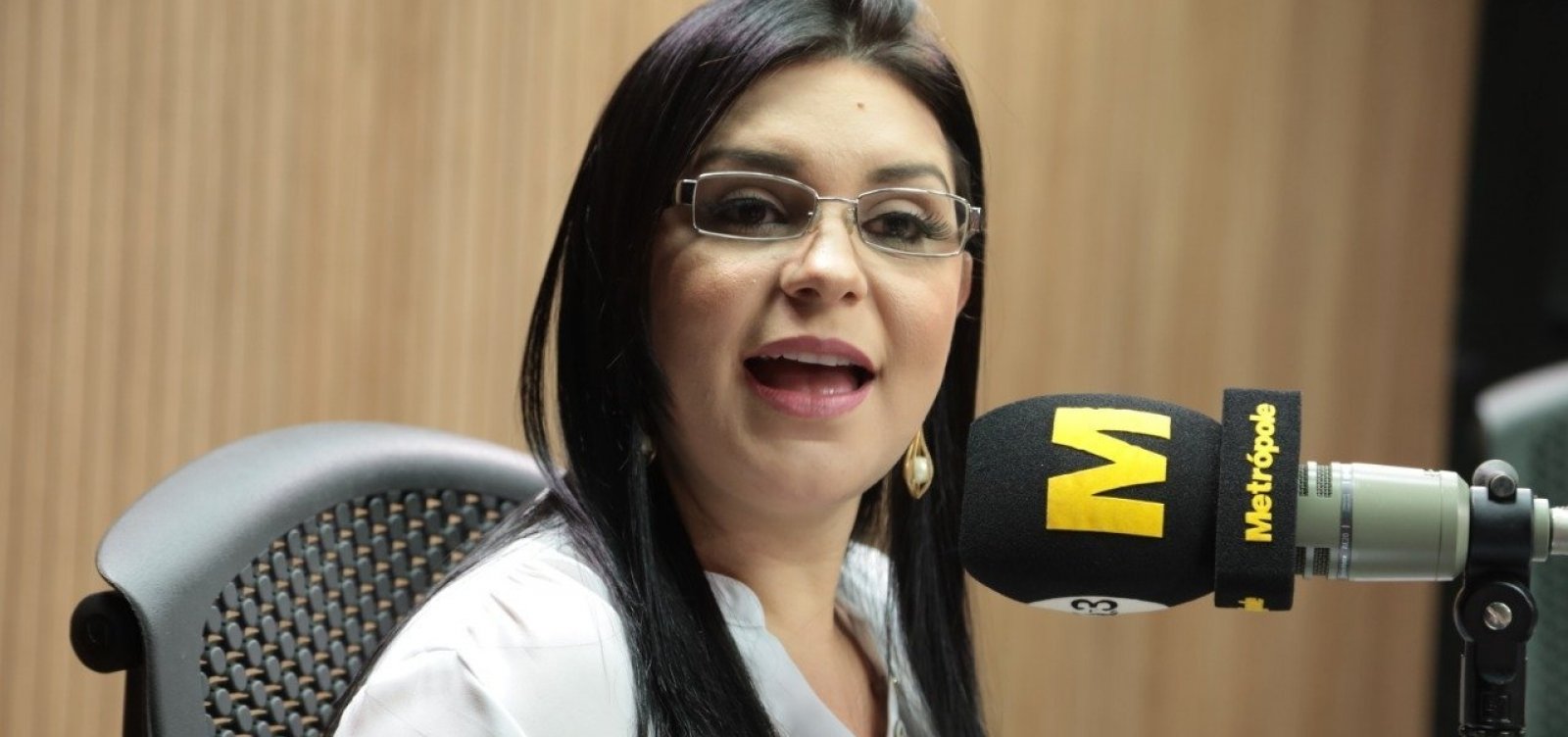 Dayane critica decisão de Trump sobre tarifas: 'Brasil não é o bobo da corte mundial'