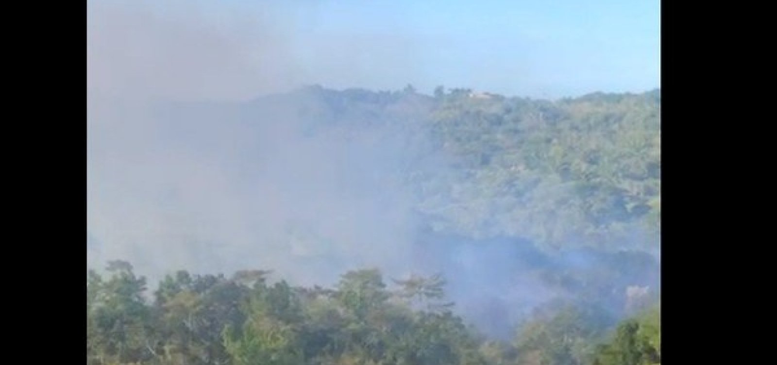 Incêndio atinge vegetação em Trancoso, no sul da Bahia